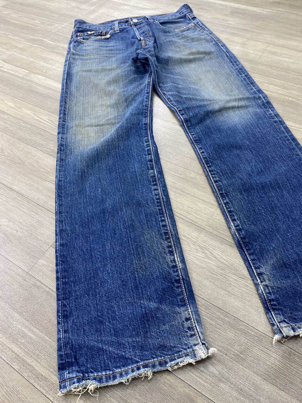 Levi's Vintage Clothing 00s Vintage Levis 501 Distressed Straight 32x33 Faded Jeans Size US 30 / EU 46 - 2 Thumbnail