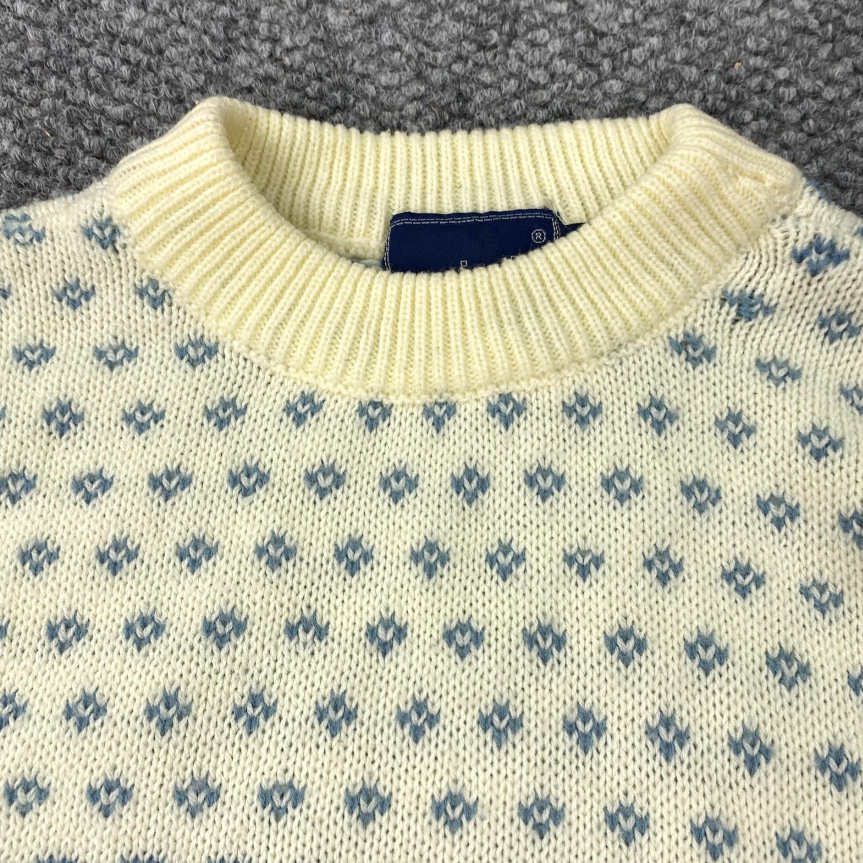 Vintage VINTAGE Sigallo Sweater Women’s Crew Neck Knit Pullover Fair Isle Ivory Small 90s Womens Size S / US 4 / IT 40 - 2 Thumbnail