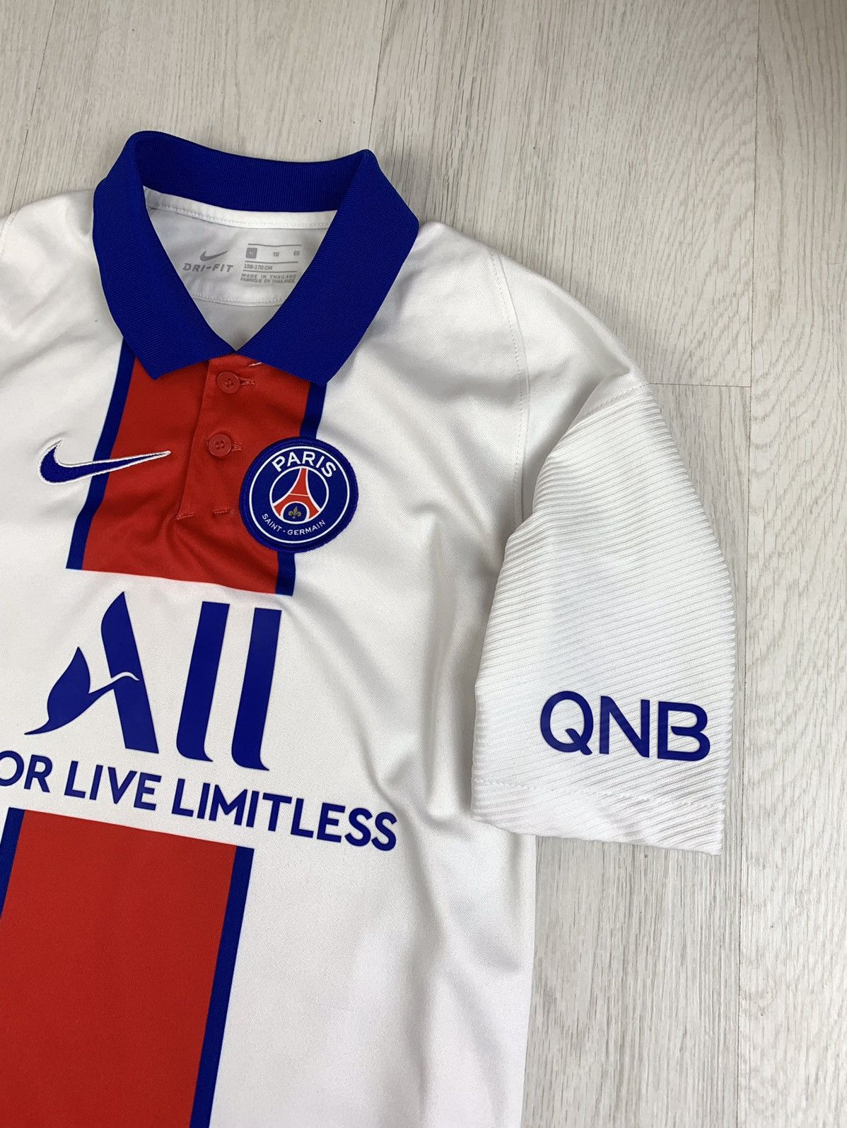 Vintage Nike PSG Paris-Saint Germain 2020/21 Away Shirt 13-15 Years Size US XS / EU 42 / 0 - 6 Thumbnail