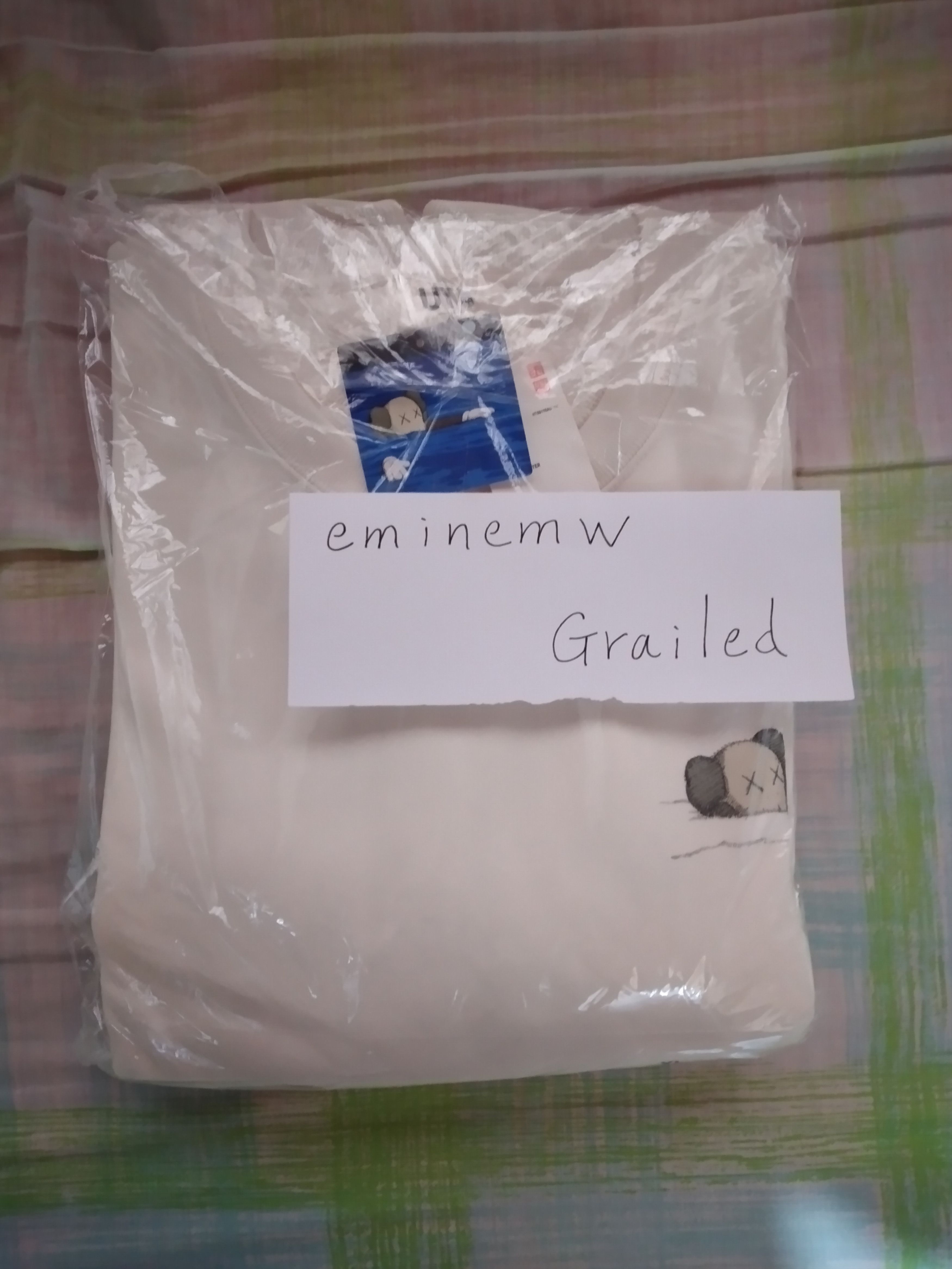 Japanese Brand Size 3XL Uniqlo X KAWS LONG SLEEVE SWEATSHIRT Size US XXL / EU 58 / 5 - 2 Thumbnail