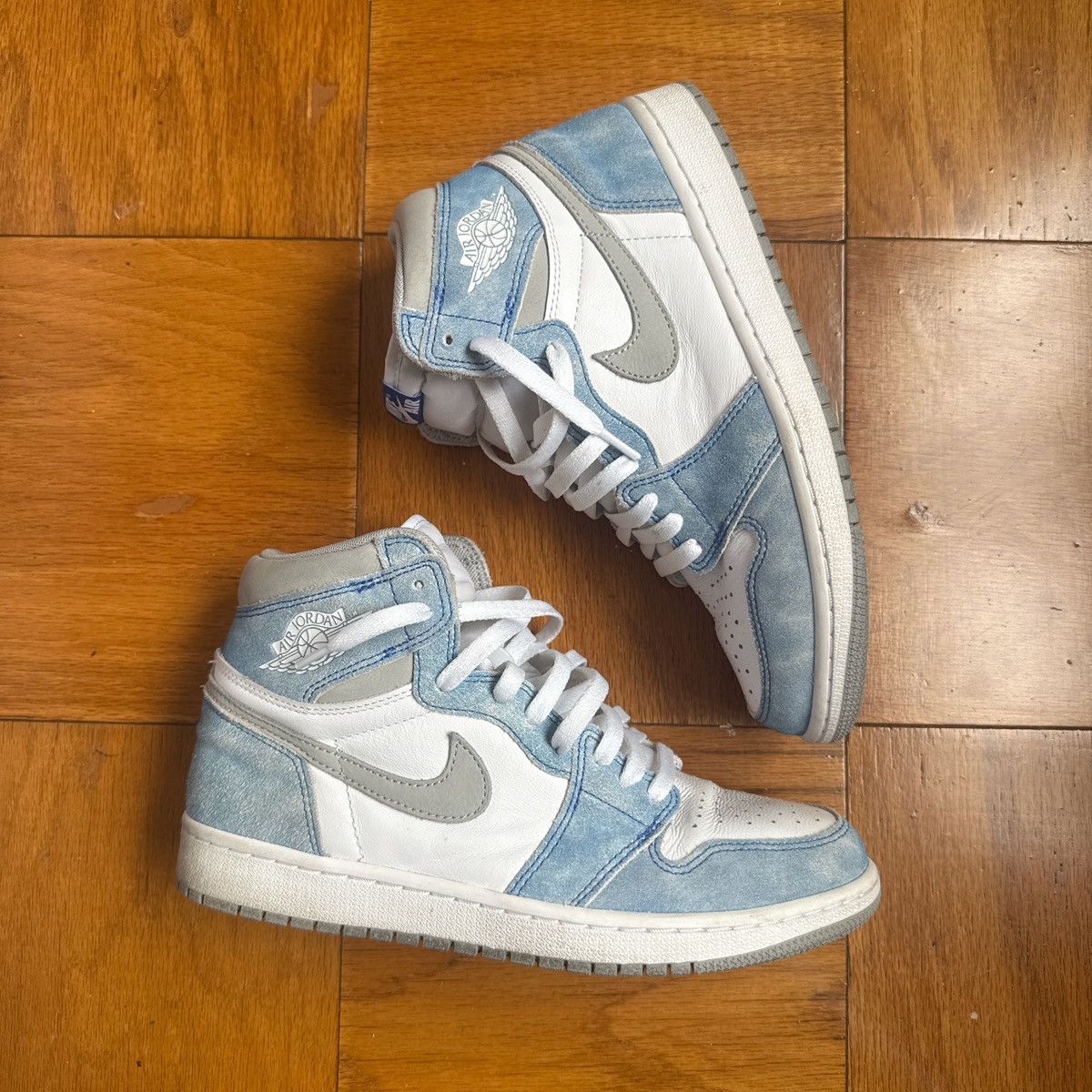 Jordan Brand Jordan 1 High OG Hyper Royal Size US 9 / EU 42 - 1 Thumbnail