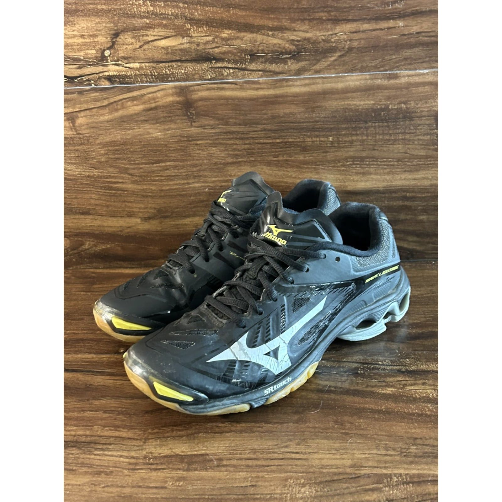 Mizuno Mizuno Wave Lightning Sneaker Womens sz 7.5 Black Yellow Silver Athletic Size US 8 / IT 38 - 2 Thumbnail