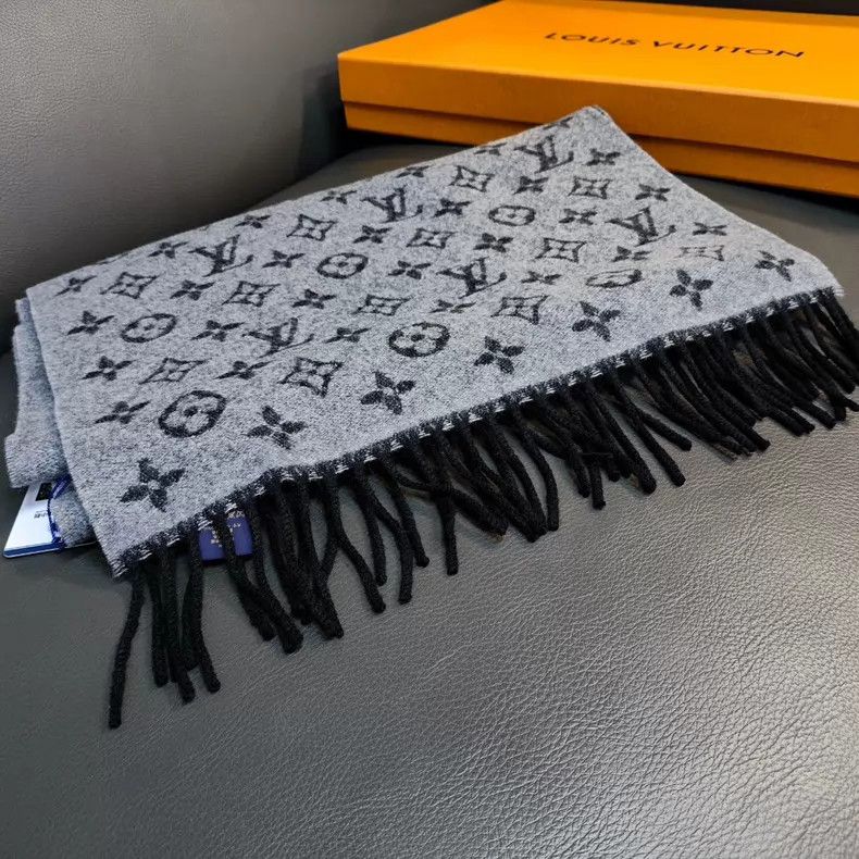 Louis Vuitton Louis Vuitton Grey logo scarf Size ONE SIZE - 1 Thumbnail