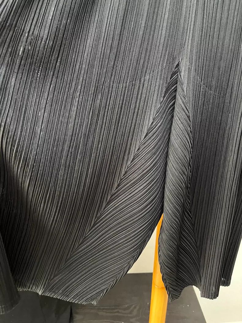 Issey Miyake Issey Miyake size:3 Black pleated irregular-shaped pants Size 22" - 2 Thumbnail