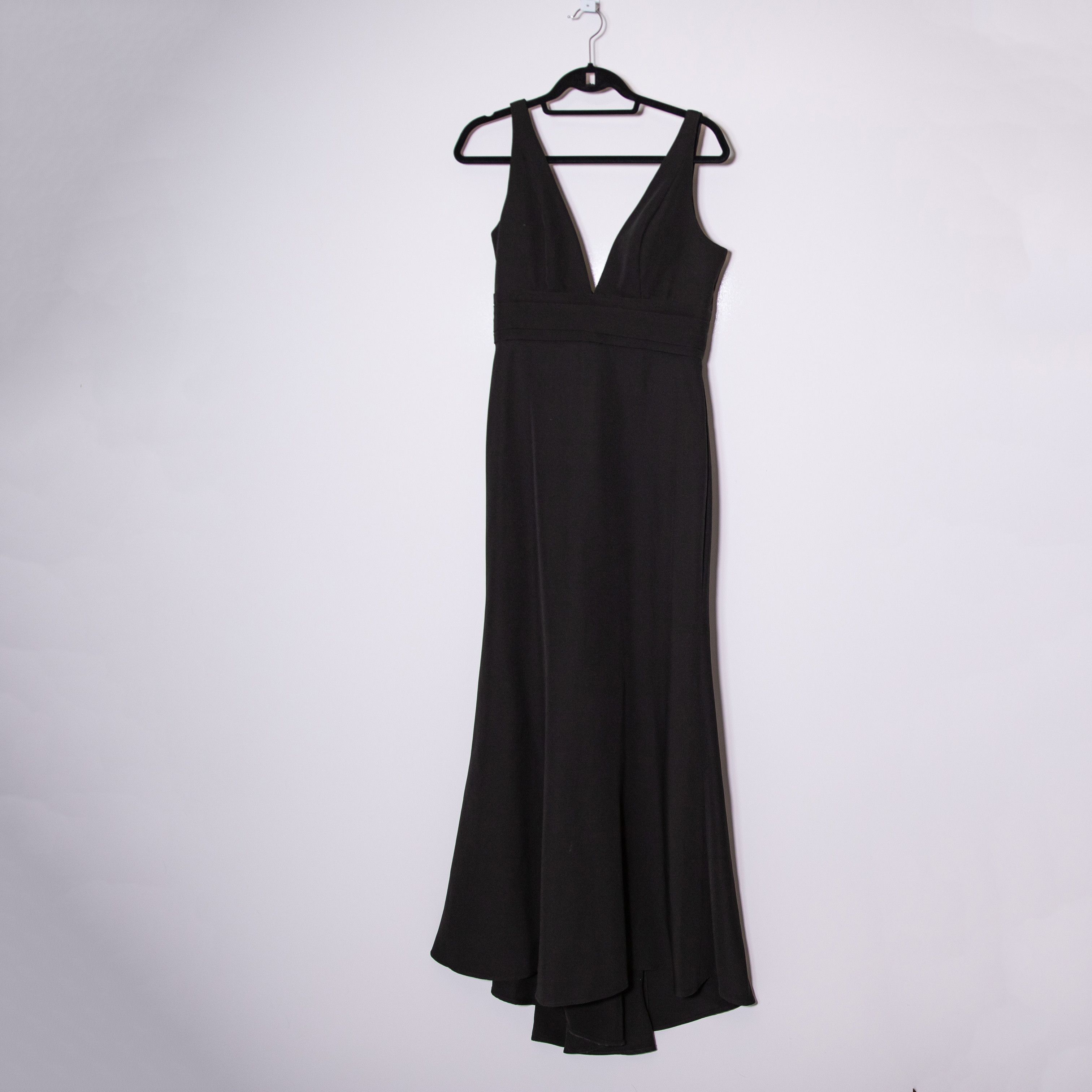 Mac Duggal Mac Duggal Black Classic Sleeveless V Neck Size M / US 6-8 / IT 42-44 - 1 Thumbnail