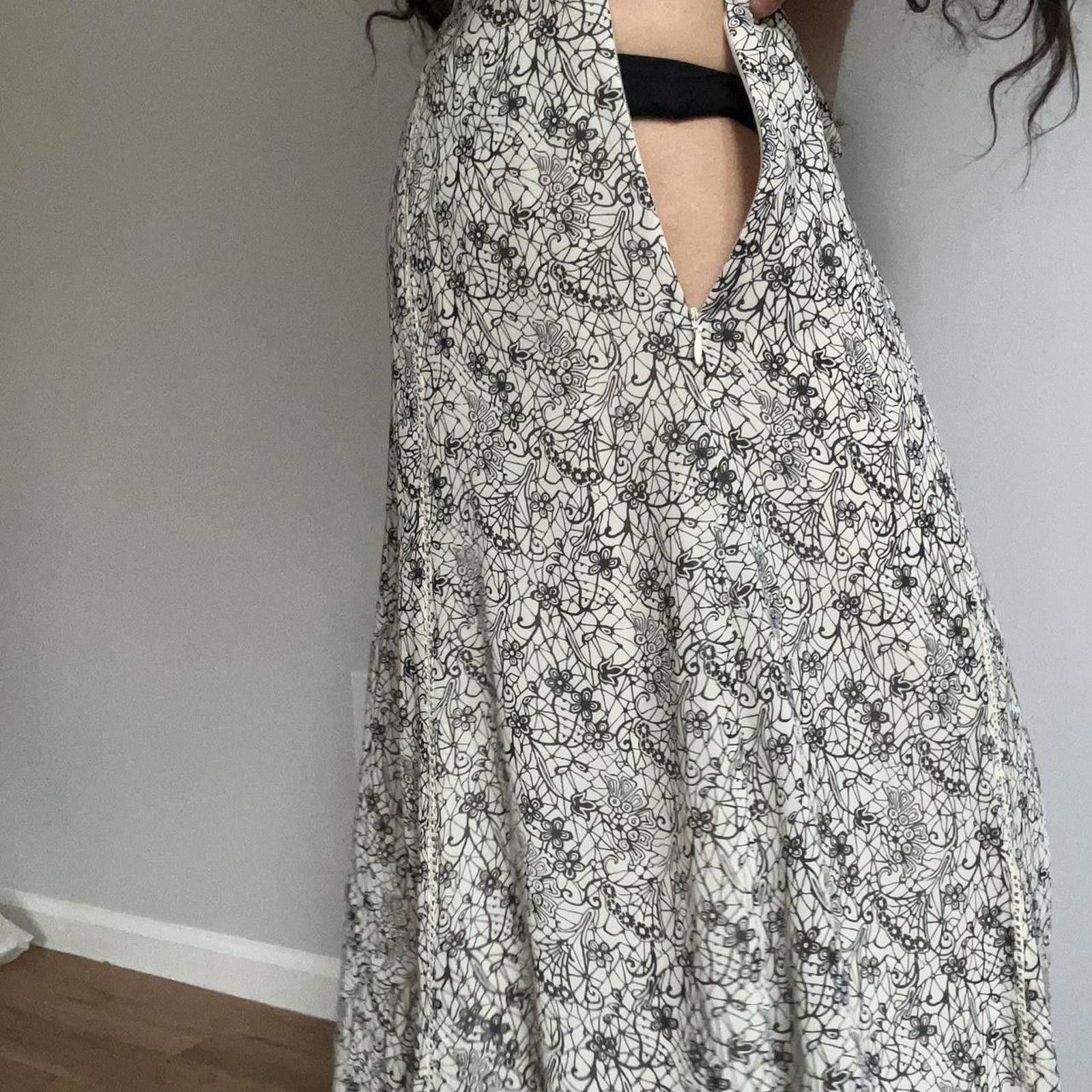 Jones New York Black and white floral midi skirt #floral #midi Size 32" / US 10 / IT 46 - 5 Thumbnail