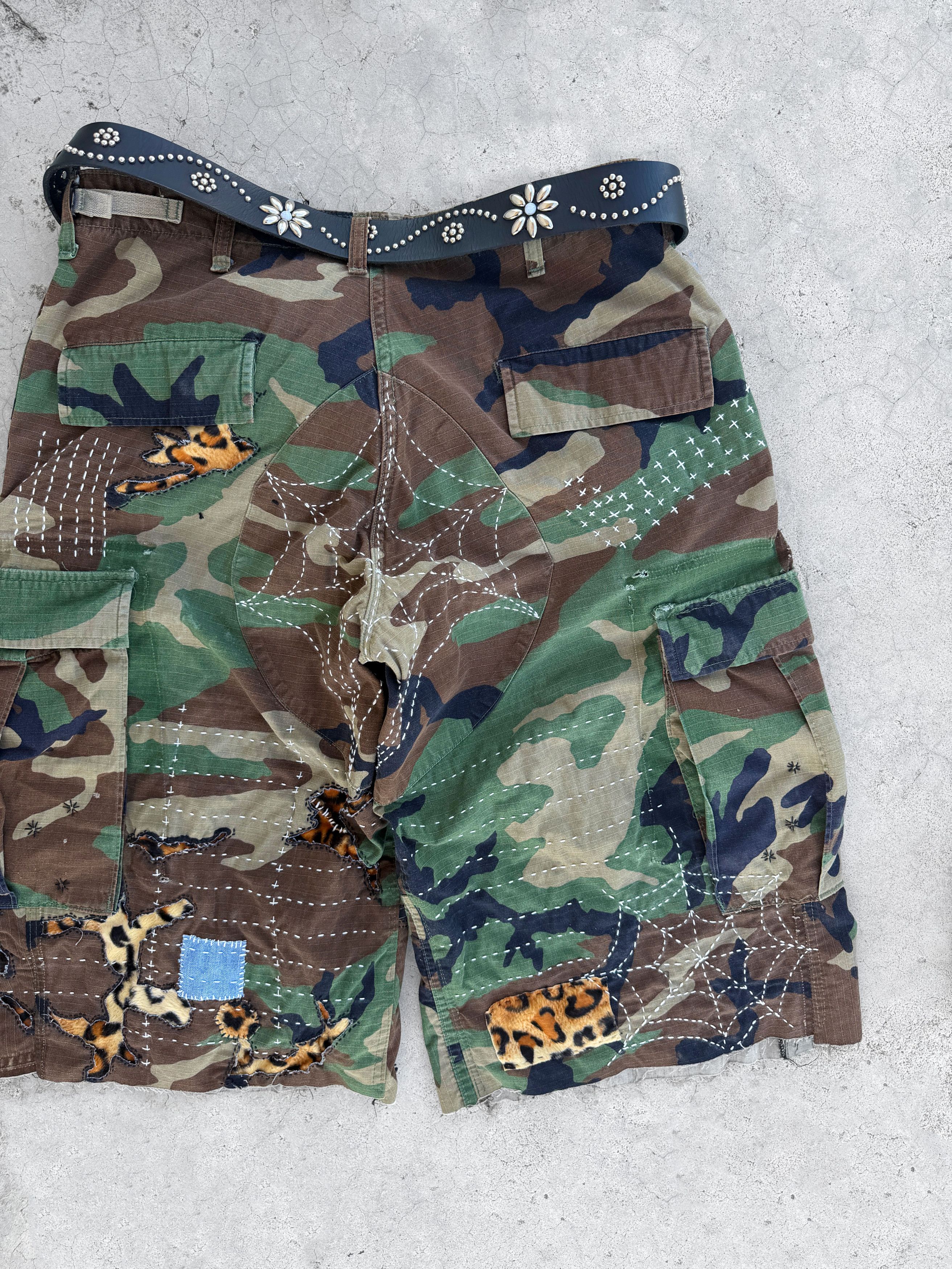 Japanese Brand 1995s VINTAGE CAMO CARGO SASHIKO PATCH SHORTS Size US 34 / EU 50 - 14 Thumbnail
