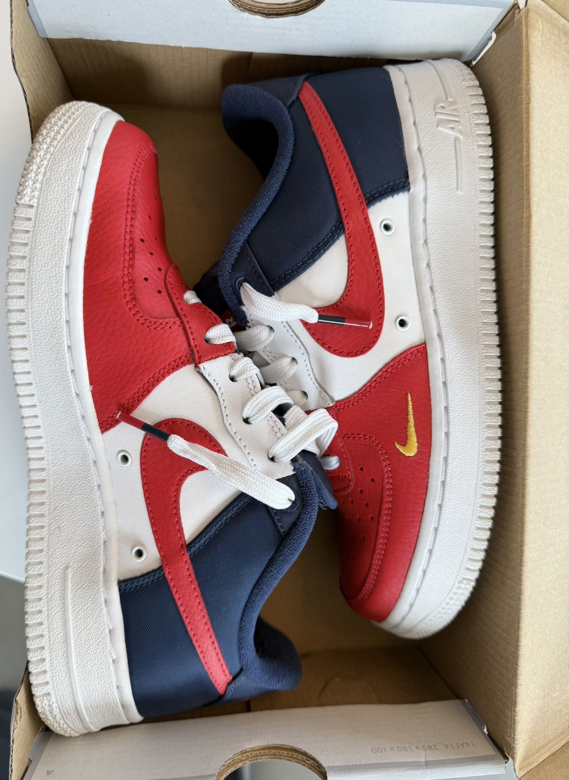 Nike Nike Air Force 1 LV8 (GS) Size US 5 / EU 37 - 1 Thumbnail