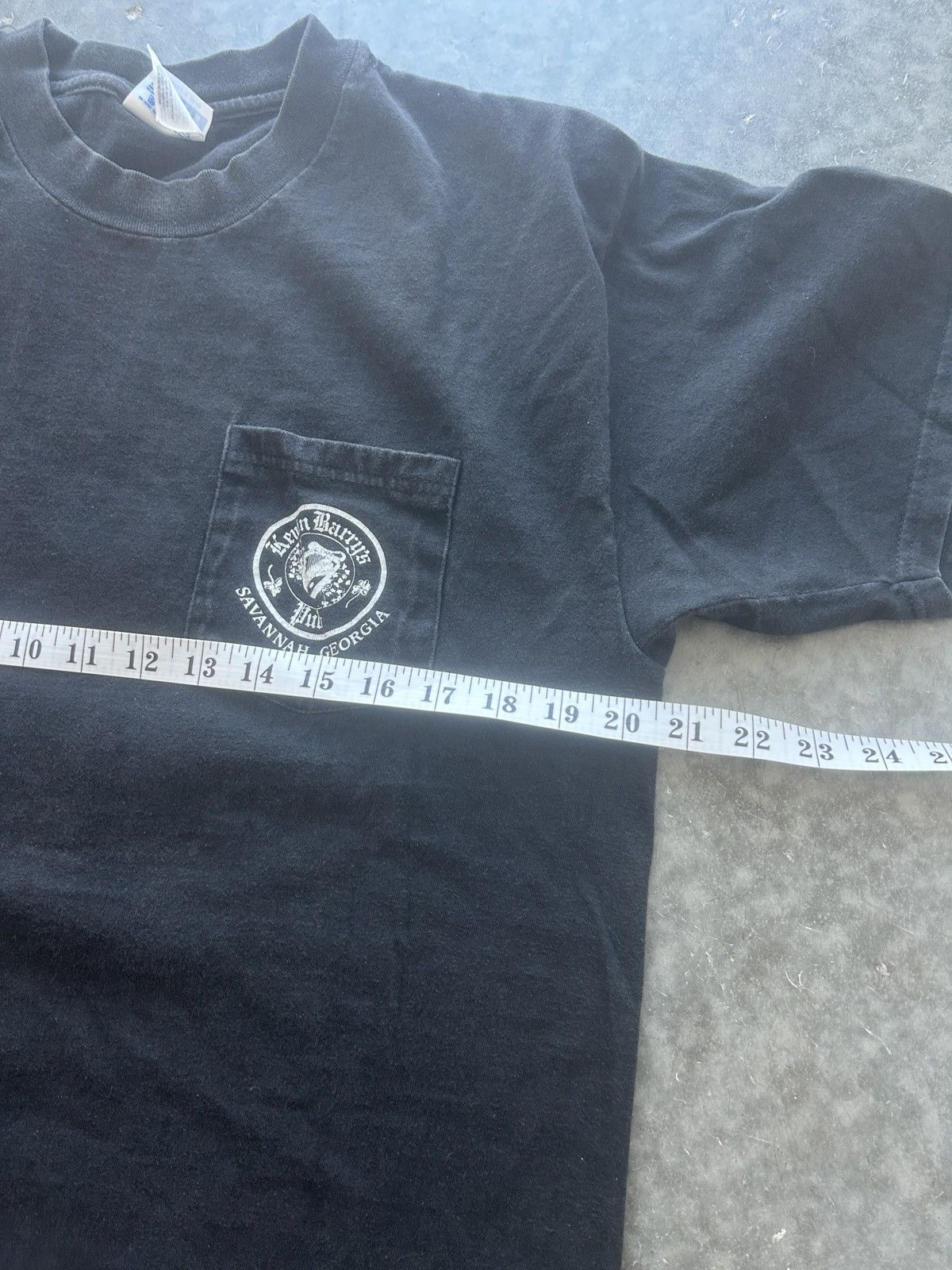 Vintage Vintage Y2K Kevin Barry’s Pub Graphic Tee Faded Black Size US M / EU 48-50 / 2 - 7 Thumbnail