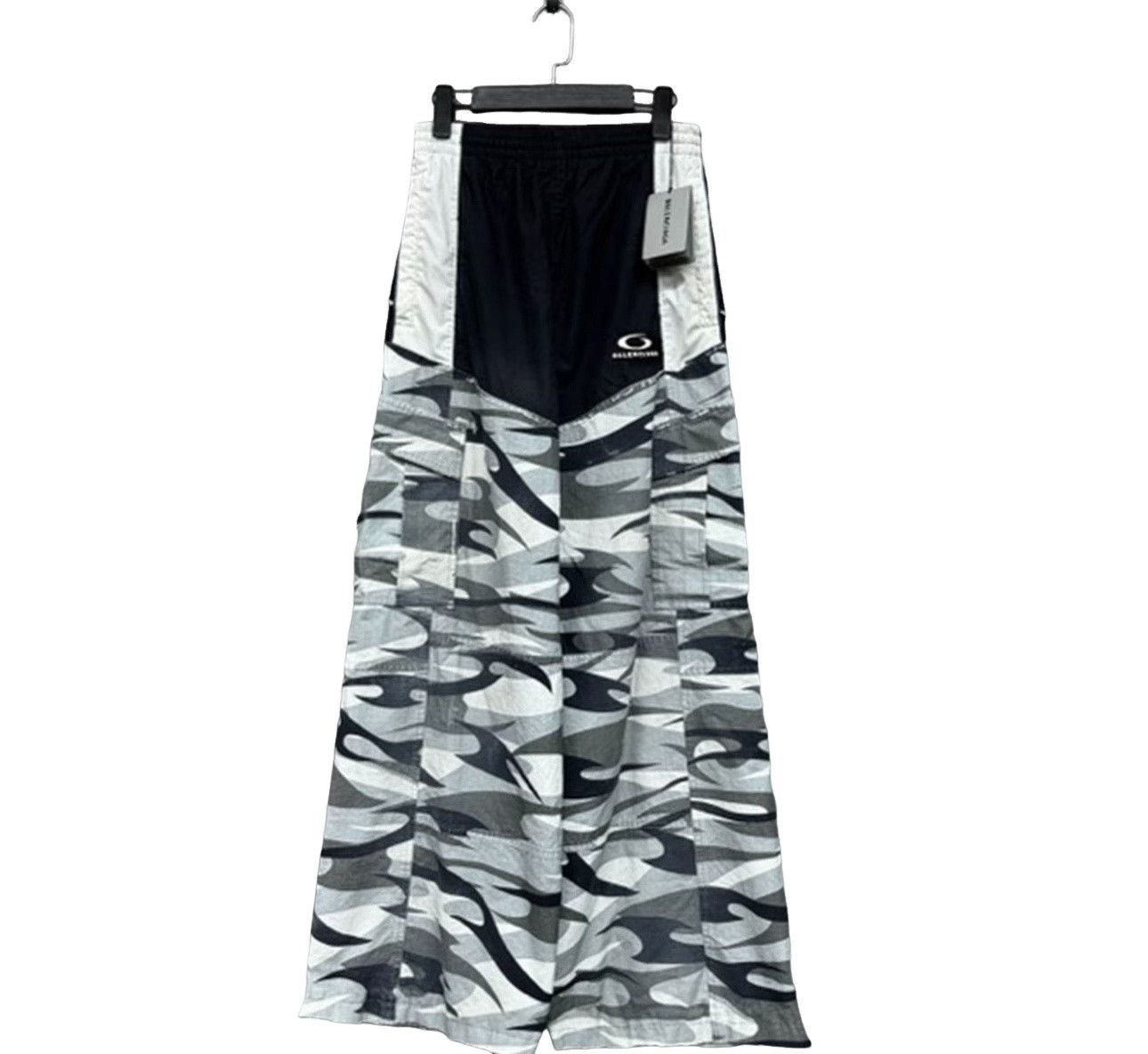 Balenciaga Balenciaga Camo Cut Up Cargo Pants XS Size US 28 / EU 44 - 1 Thumbnail