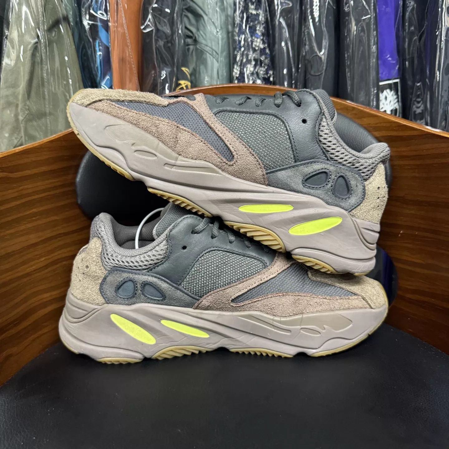 Adidas Yeezy 700 Purple-Brown 43 Near Mint Size US 10 / EU 43 - 7 Thumbnail