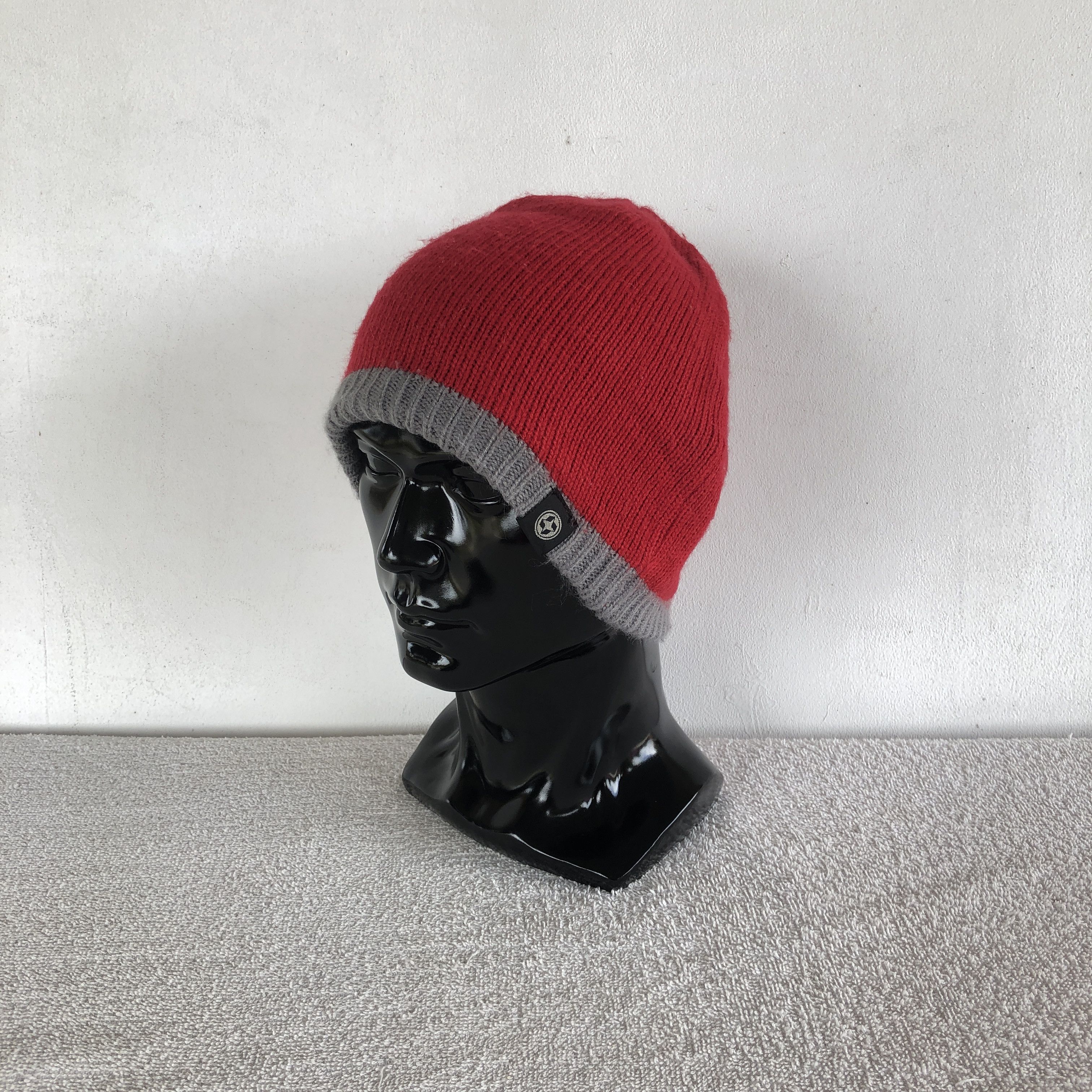 Japanese Brand Vintage Y2K Unknown Beanie Streetwear Snow Caps Hats Size ONE SIZE - 1 Thumbnail