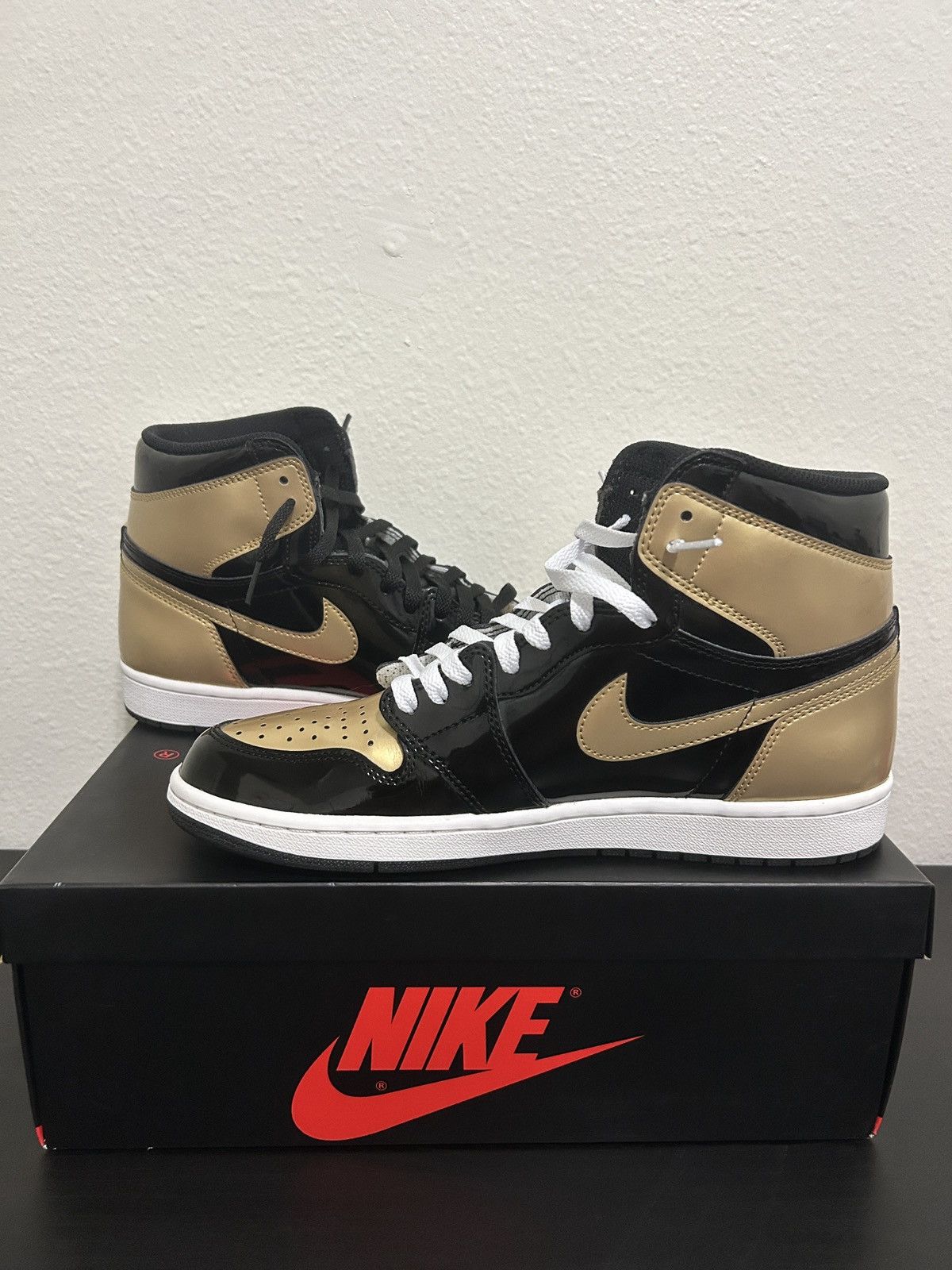 Jordan Brand Jordan 1 Gold Toe Size US 10 / EU 43 - 6 Thumbnail