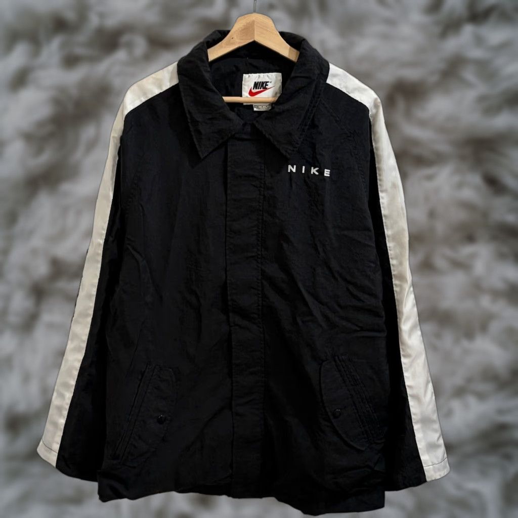 Nike VINTAGE Nike Windbreaker Jacket Mens M Black White Big Swoosh Logo 90s Retro Sports Casual Travel Bestseller Size US M / EU 48-50 / 2 - 1 Thumbnail