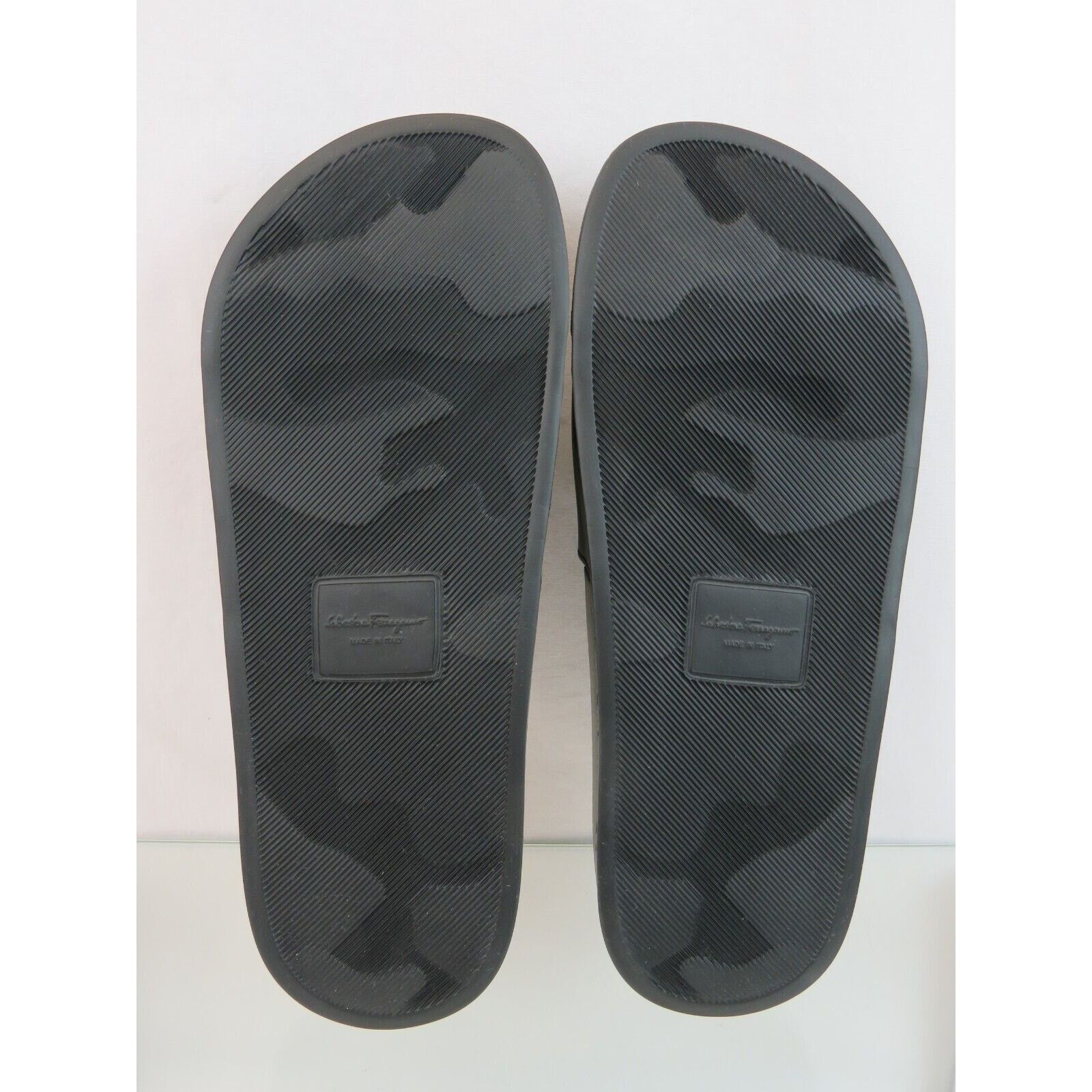 Salvatore Ferragamo FERRAGAMO GROOVY 11 BLACK RUBBER GANCINI LOGO SANDALS 9 M Size US 9 / IT 39 - 8 Thumbnail