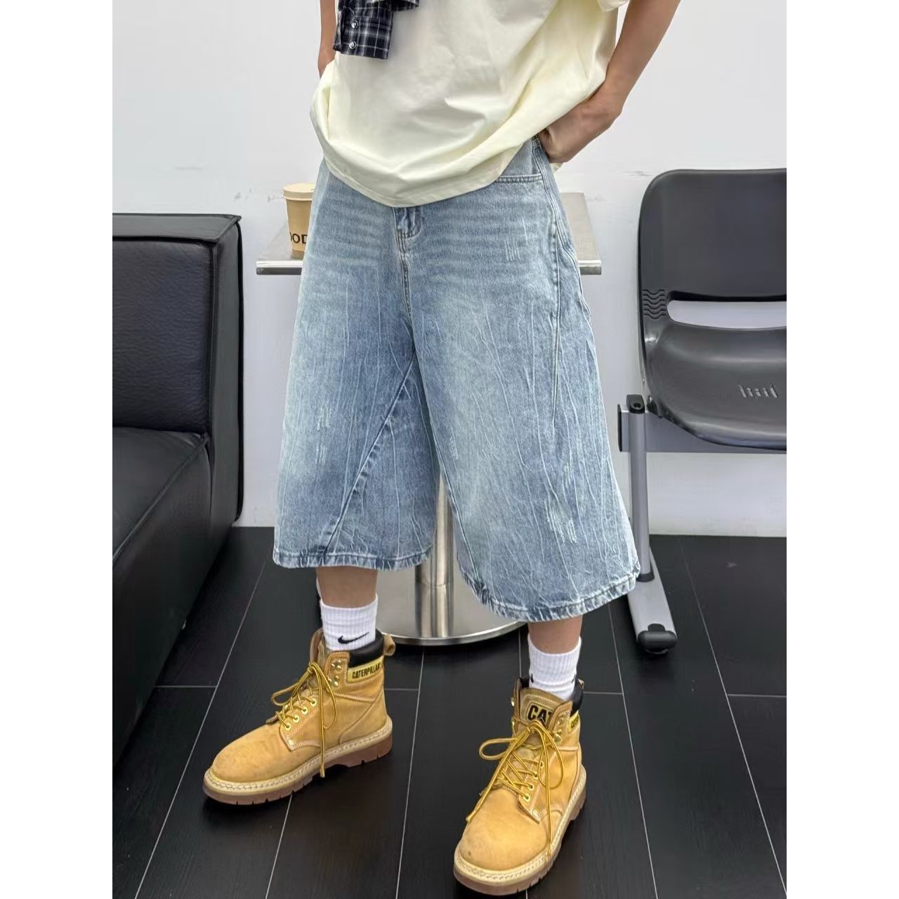 Vintage Men's Washed Vintage Straight-Leg Denim Shorts Size US 32 / EU 48 - 2 Thumbnail
