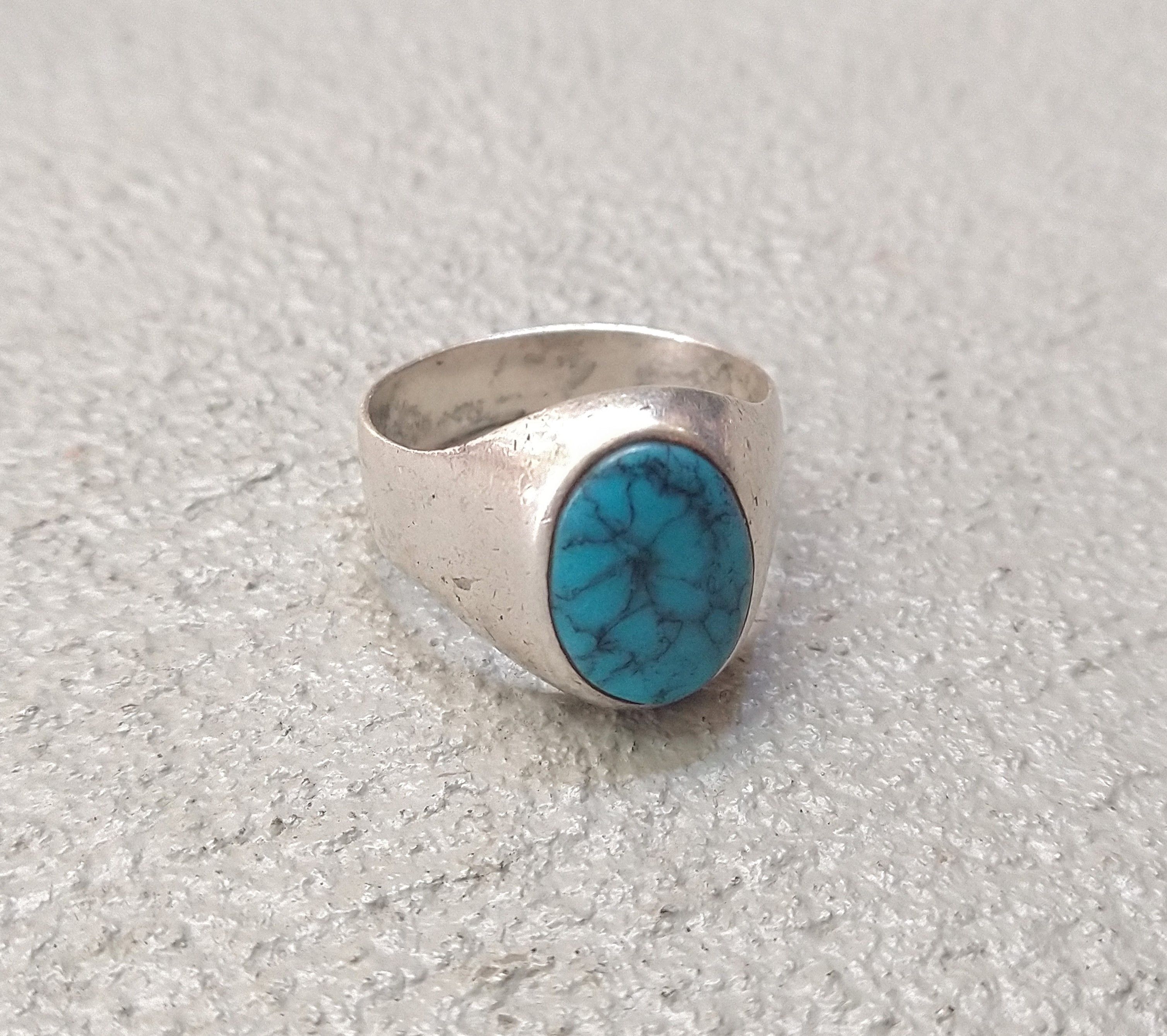 Avant Garde x Jewelry Vintage Sterling Silver Ring 12.25 Faux Turquoise Howlite in Blue/Silver