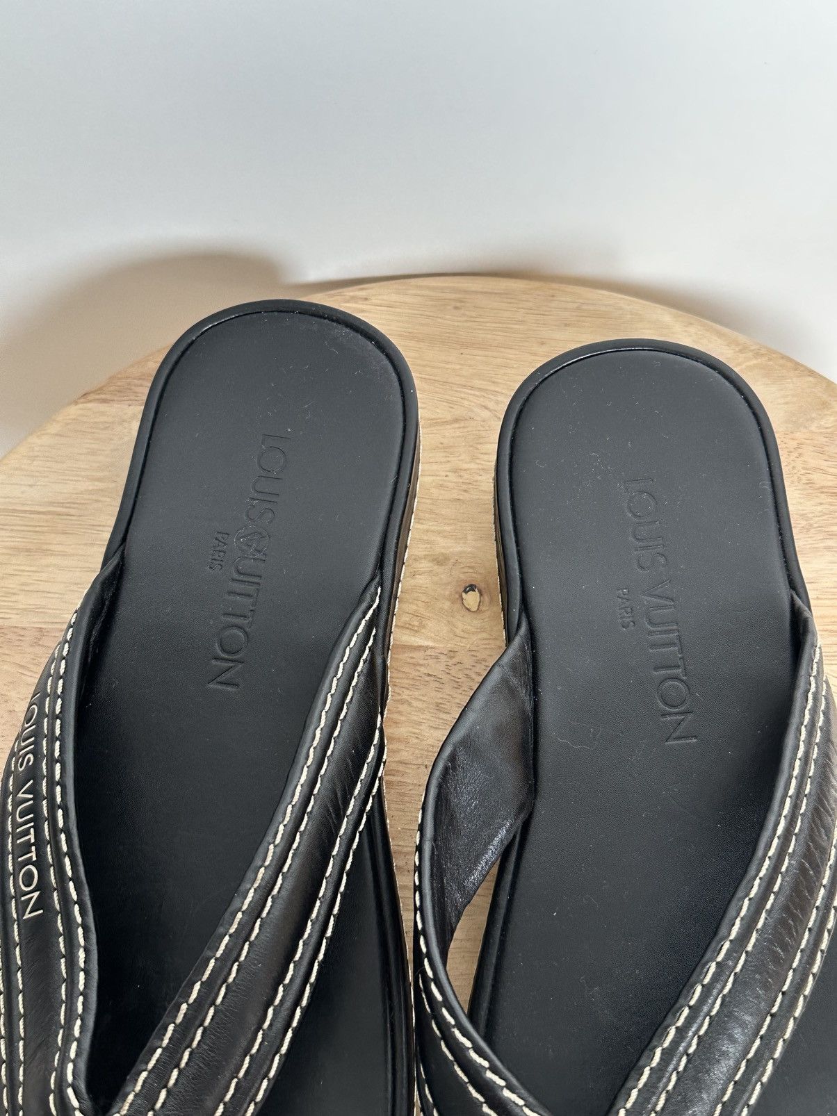 Louis Vuitton Louis Vuitton LV leather flip flops thongs with dustbag Size US 8.5 / IT 38.5 - 9 Thumbnail