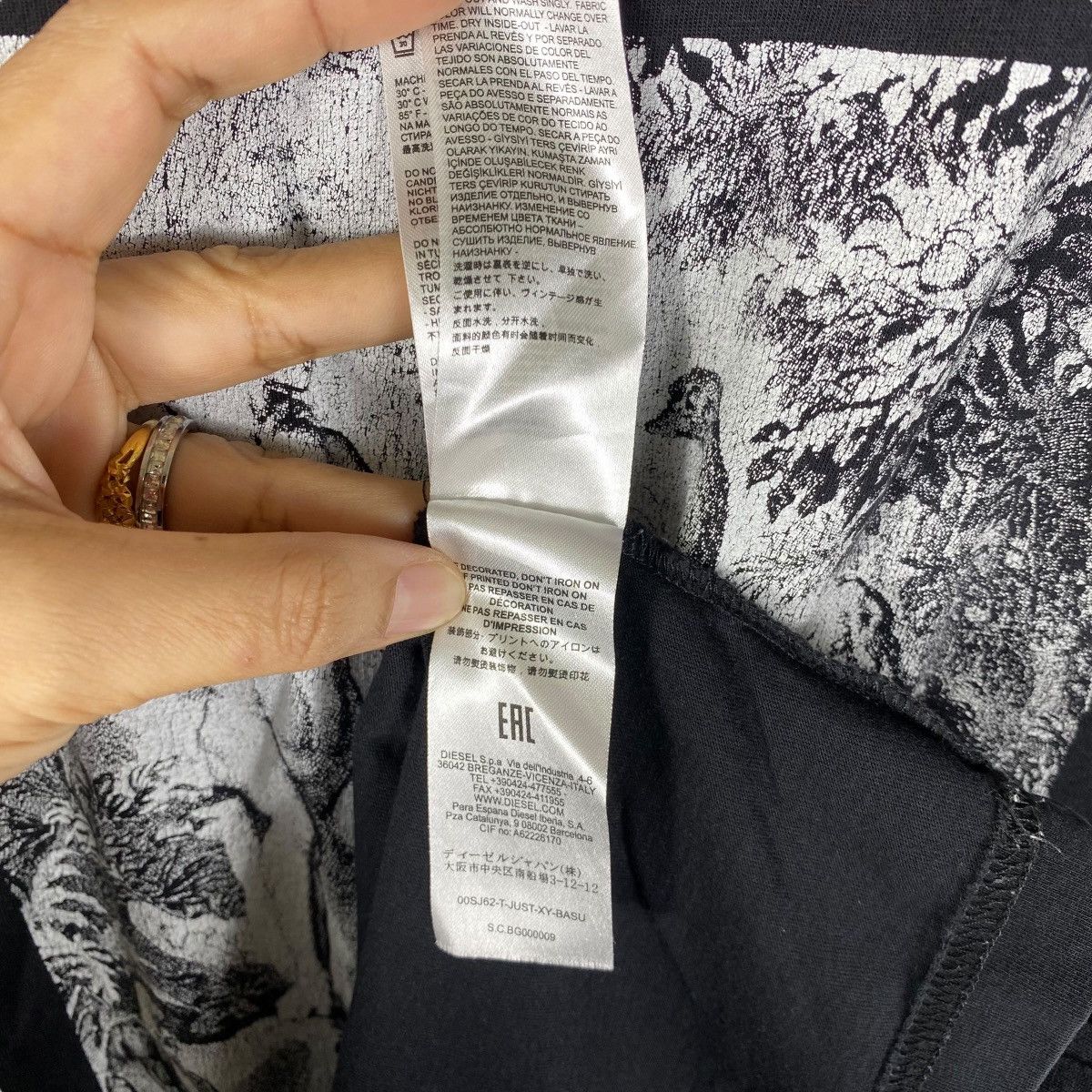 Diesel DIESEL 978 Give Denim A Chance Art Graphic Tee Shirt Size US XL / EU 56 / 4 - 9 Thumbnail
