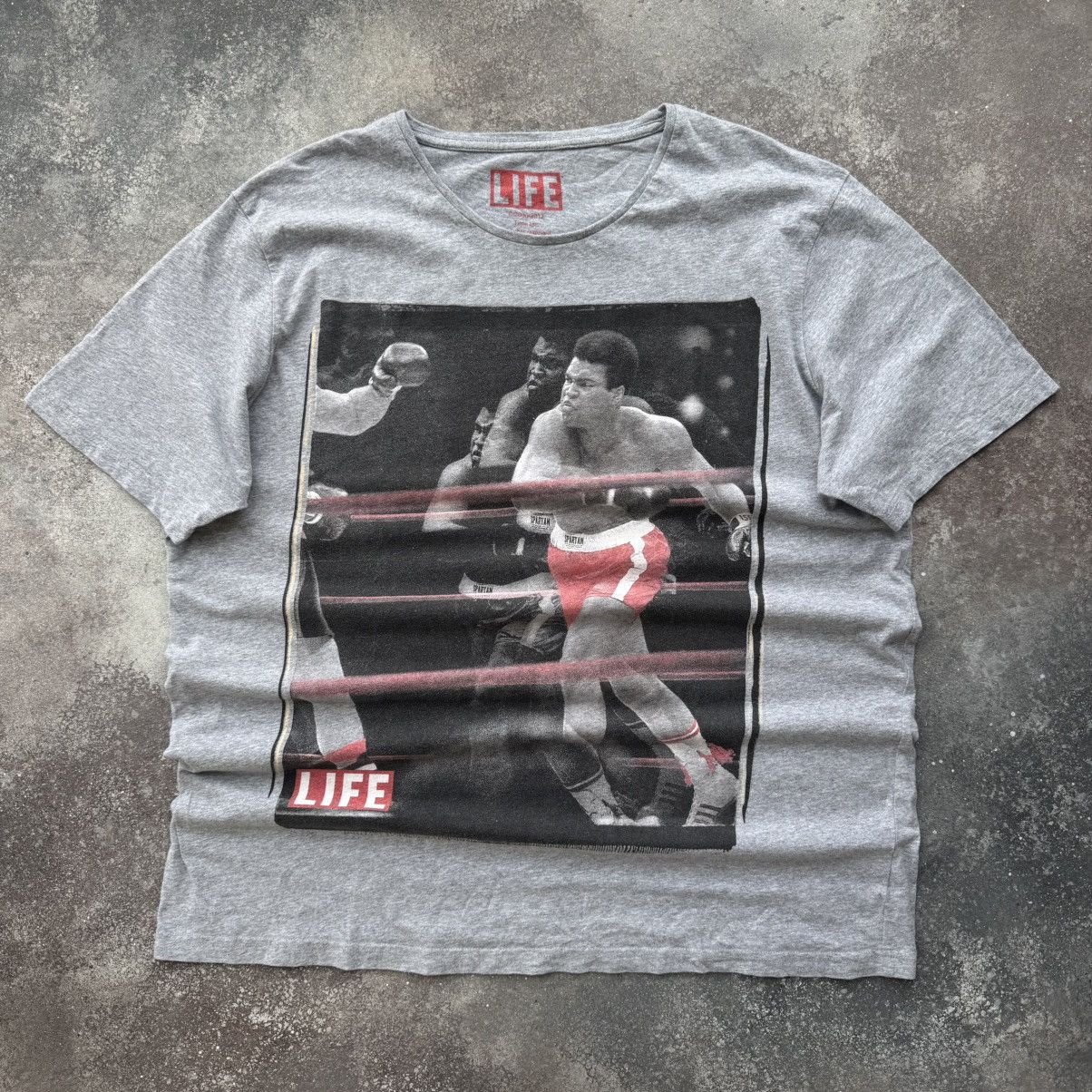 20471120 × If Six Was Nine × Japanese Brand Mohamed Ali Vintage Y2K Iconic Printed T-Shirt Size US XXL / EU 58 / 5 - 2 Thumbnail