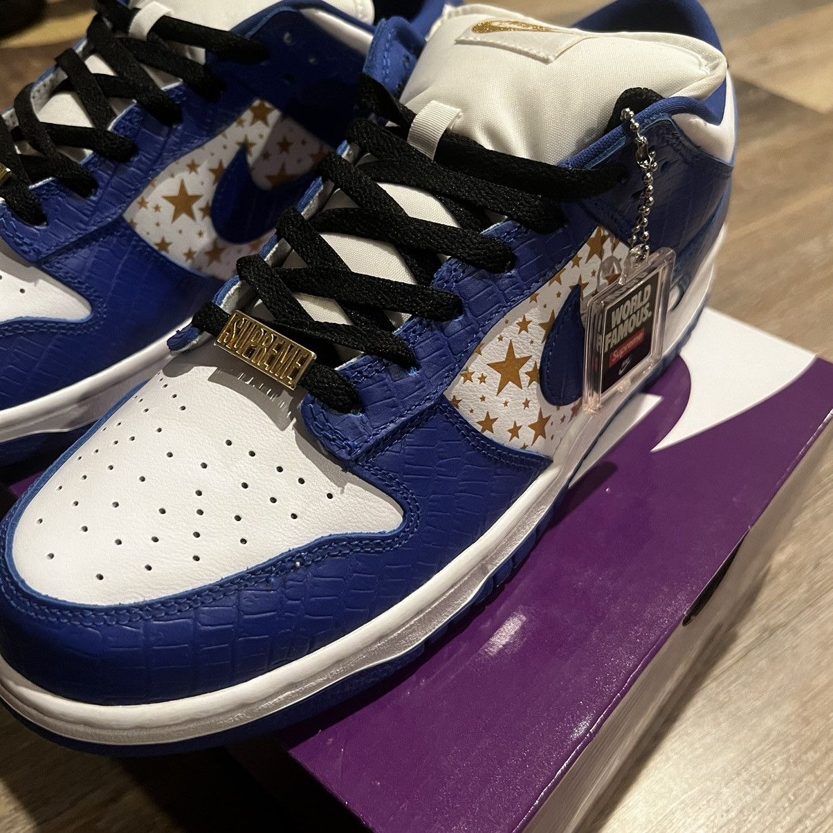 Nike × Supreme Nike Sb Dunk Low Supreme Stars Hyper Royal Size US 10.5 / EU 43-44 - 8 Thumbnail