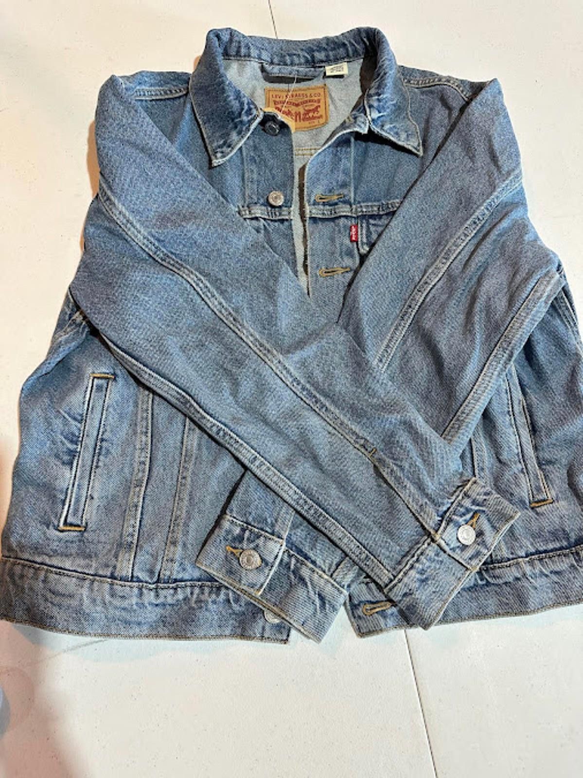 Other Levis Trucker Denim Jacket Mens L Light Wash Classic NWT Size US L / EU 52-54 / 3 - 6 Thumbnail