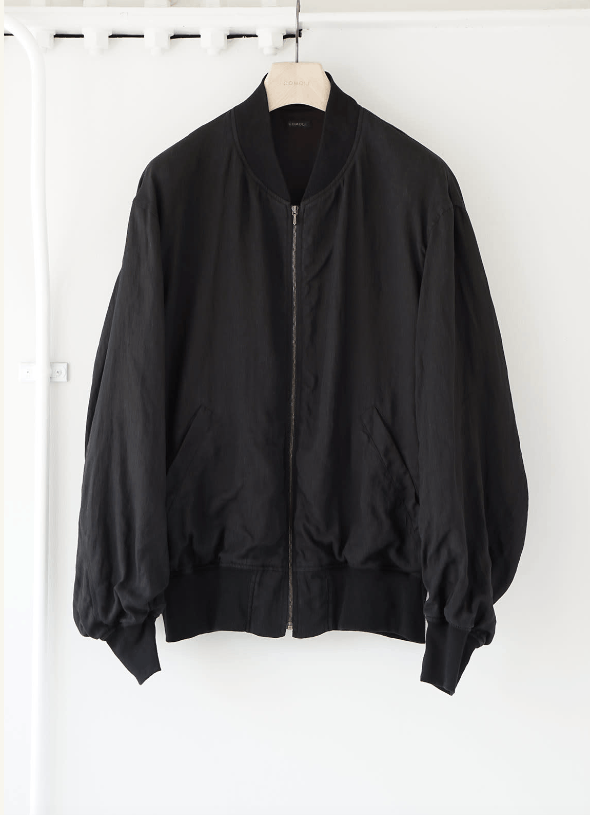 comoli 瑞々しい 22aw SILK SWING TOP