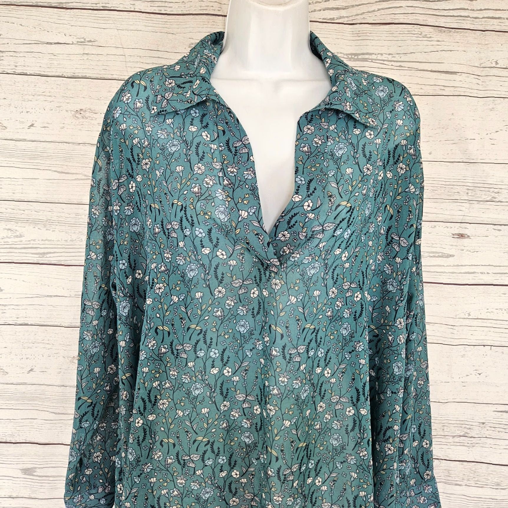 Vintage Cabi 3761 Womens Chase Blouse Blue Floral Long Sleeve Semi Sheer S Womens Blouse Size S / US 4 / IT 40 - 2 Thumbnail