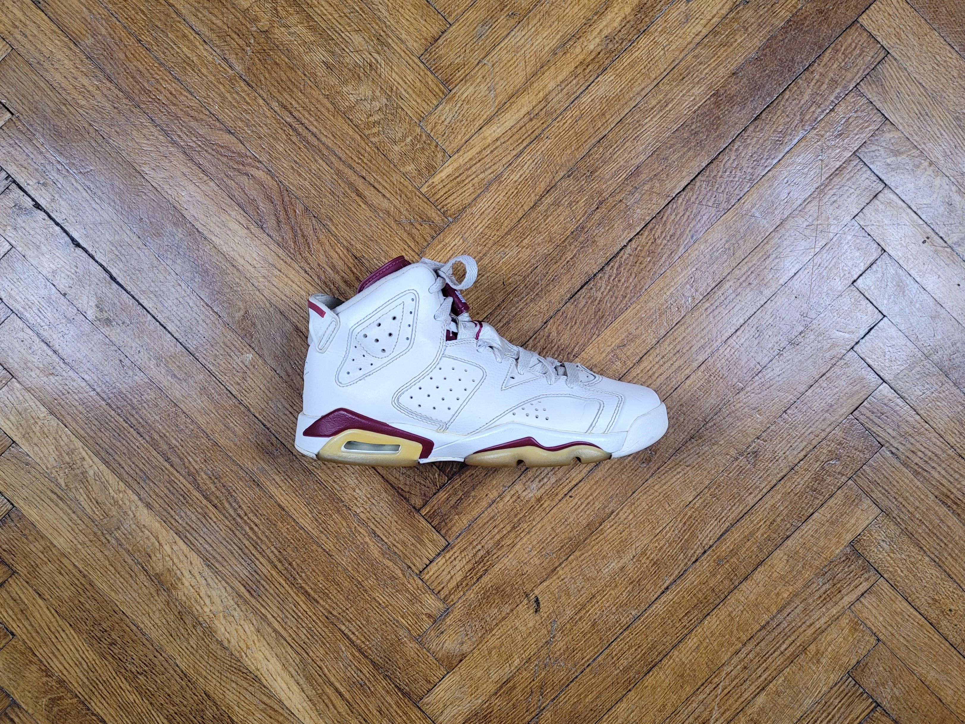 Jordan Brand × Nike 2015 Nike Air Jordan 6 Retro Maroon (GS) Size US 6 / IT 36 - 3 Thumbnail