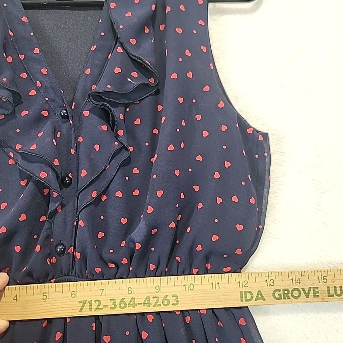 Forever 21 FOREVER 21 Contemporary Navy Blue Heart Print Mini Dress S Women's Sleeveless V-Neck Button Front Casual Petite - Not applicable Size S / US 4 / IT 40 - 7 Thumbnail