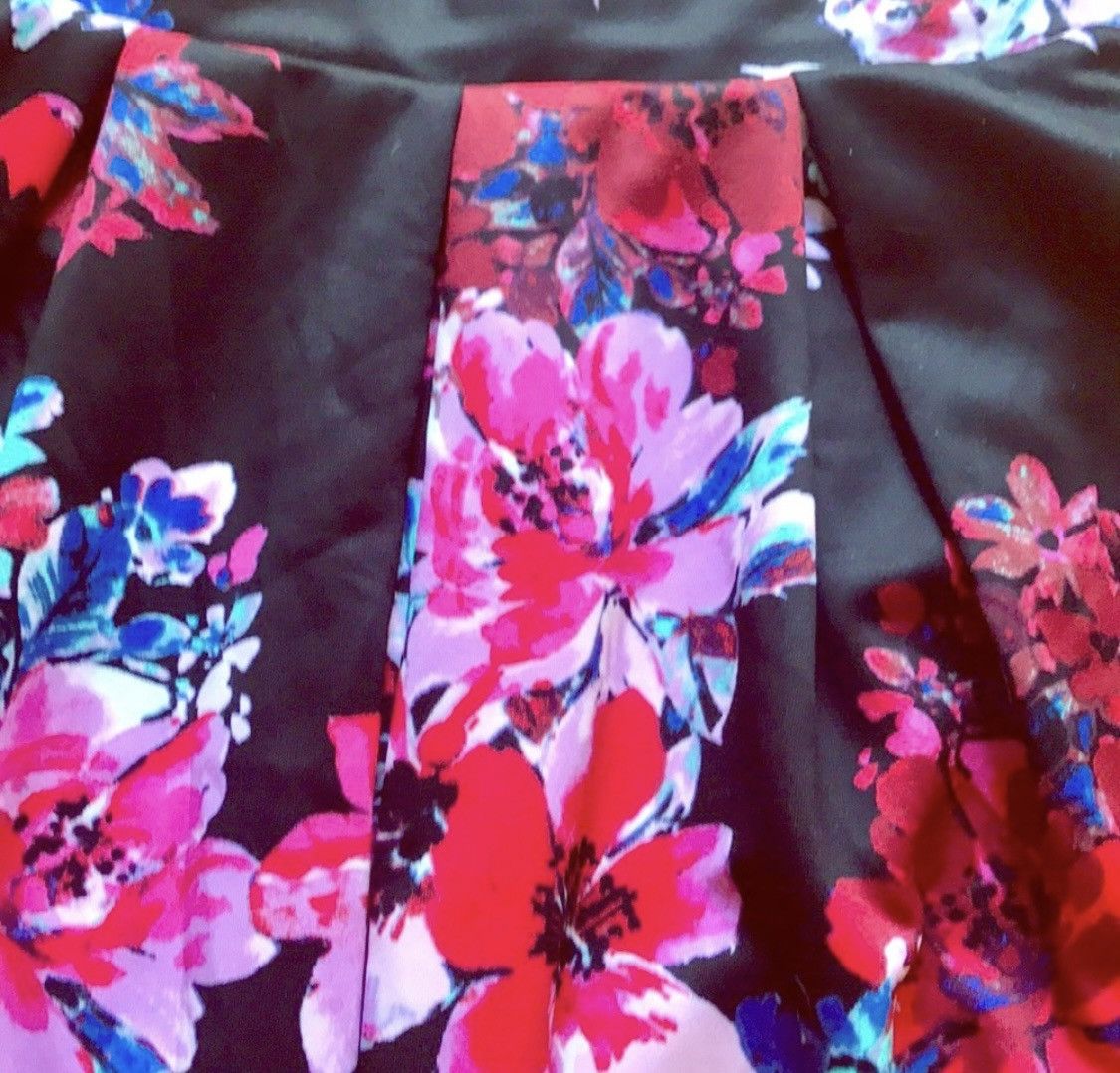 Other CHARLOTTE RUSSE HIGH WAISTED FLORAL MINI SKIRT SIZE M Size 28" / US 6 / IT 42 - 4 Thumbnail