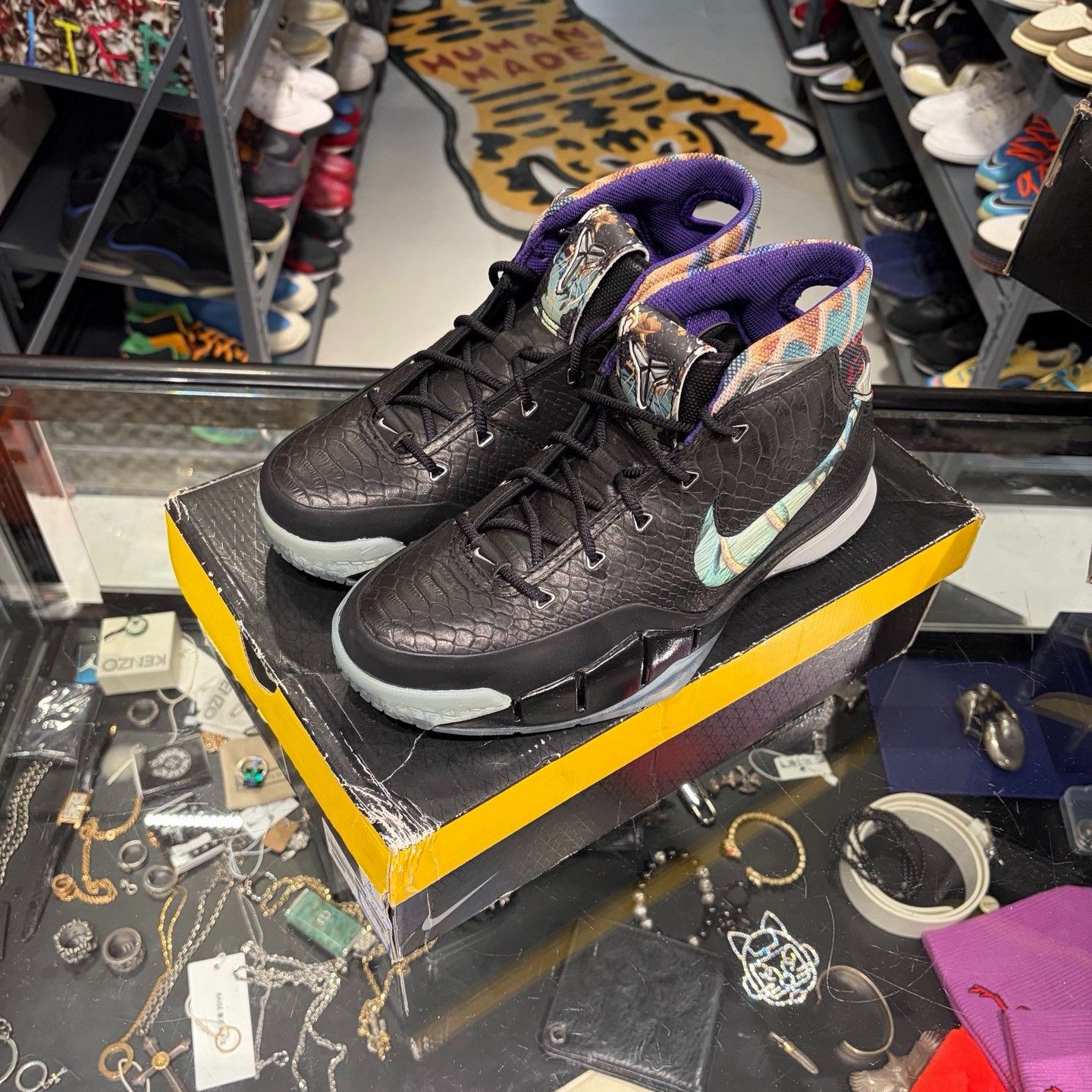 Nike Nike Black Lowtop Sneakers 9 Men Size US 9 / EU 42 - 1 Thumbnail