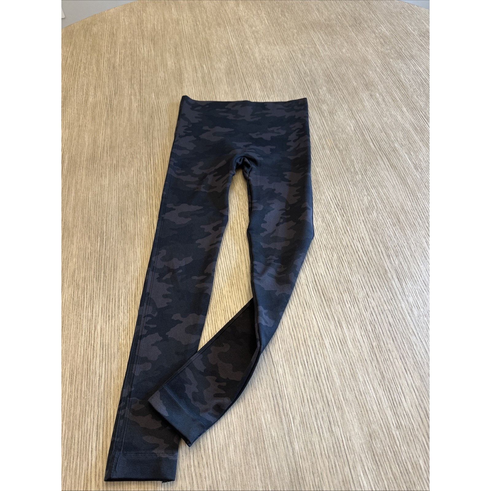 Spanx Spanx Camo Printed High-Waist Tummy Control Leggings S XS Size 26" / US 2 / IT 38 - 1 Thumbnail