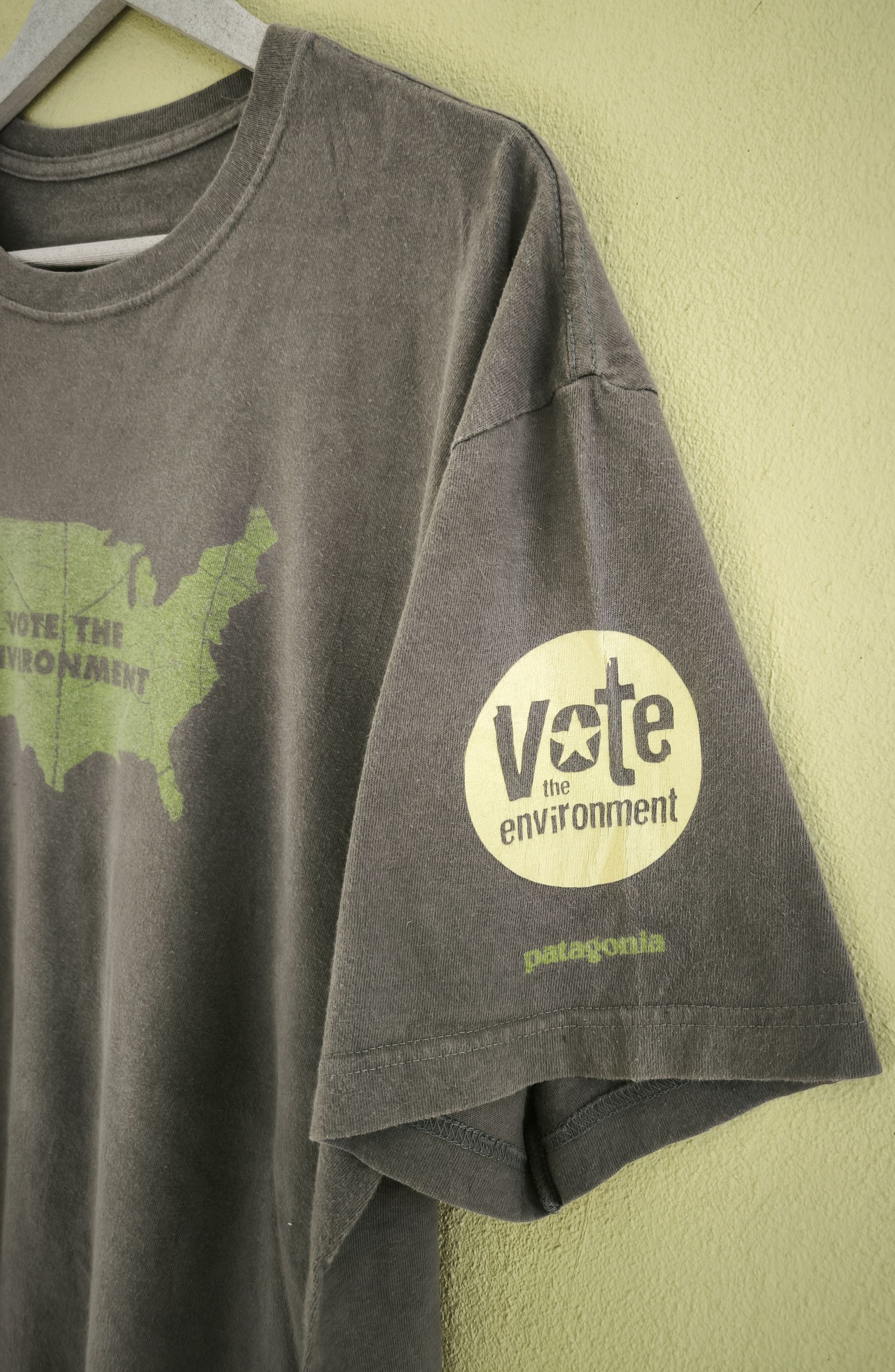Patagonia PATAGONIA "Vote The Environment" organic cotton tee Size US L / EU 52-54 / 3 - 2 Thumbnail