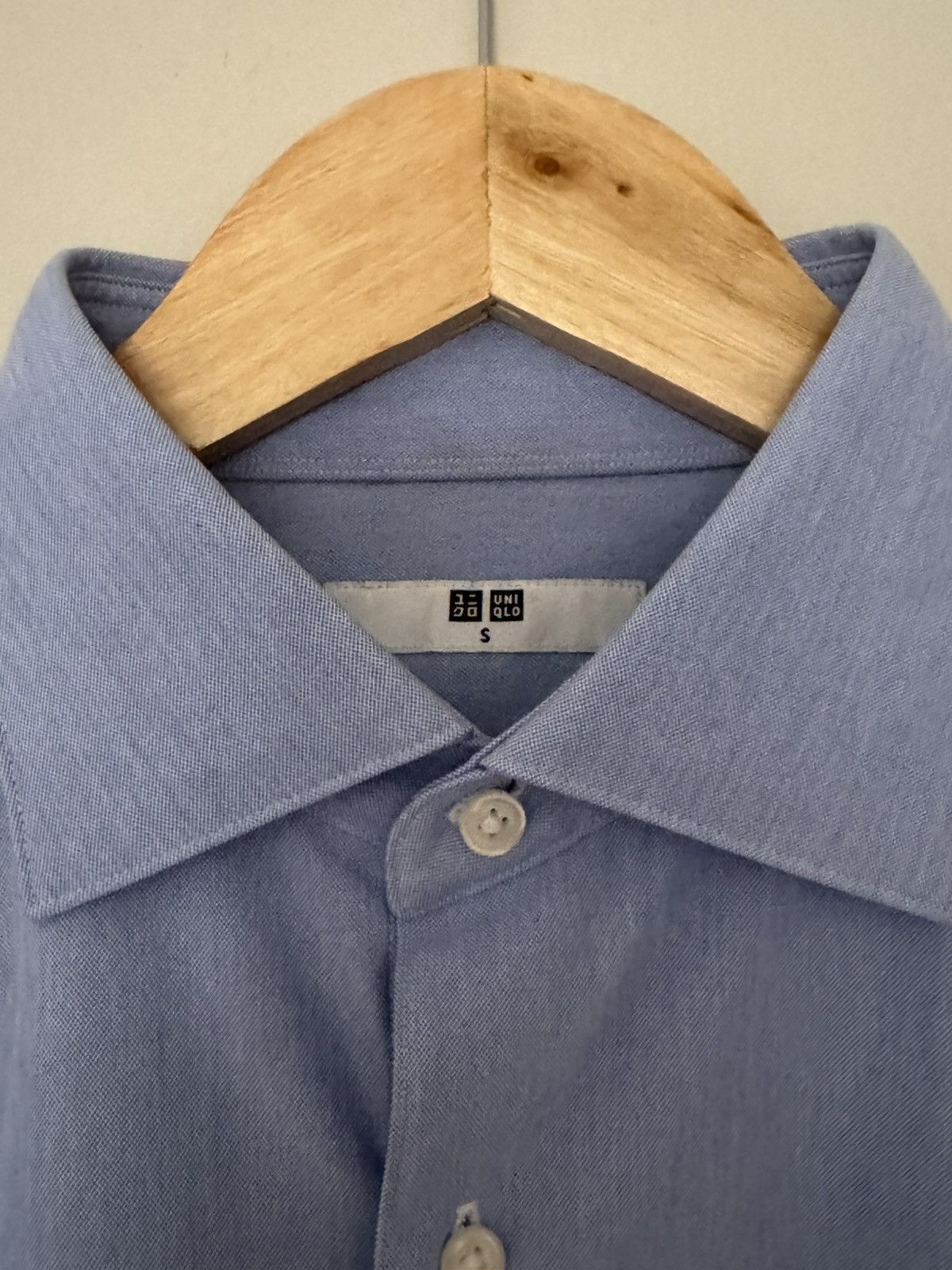 Uniqlo Blue button down shirt Size US S / EU 44-46 / 1 - 2 Thumbnail