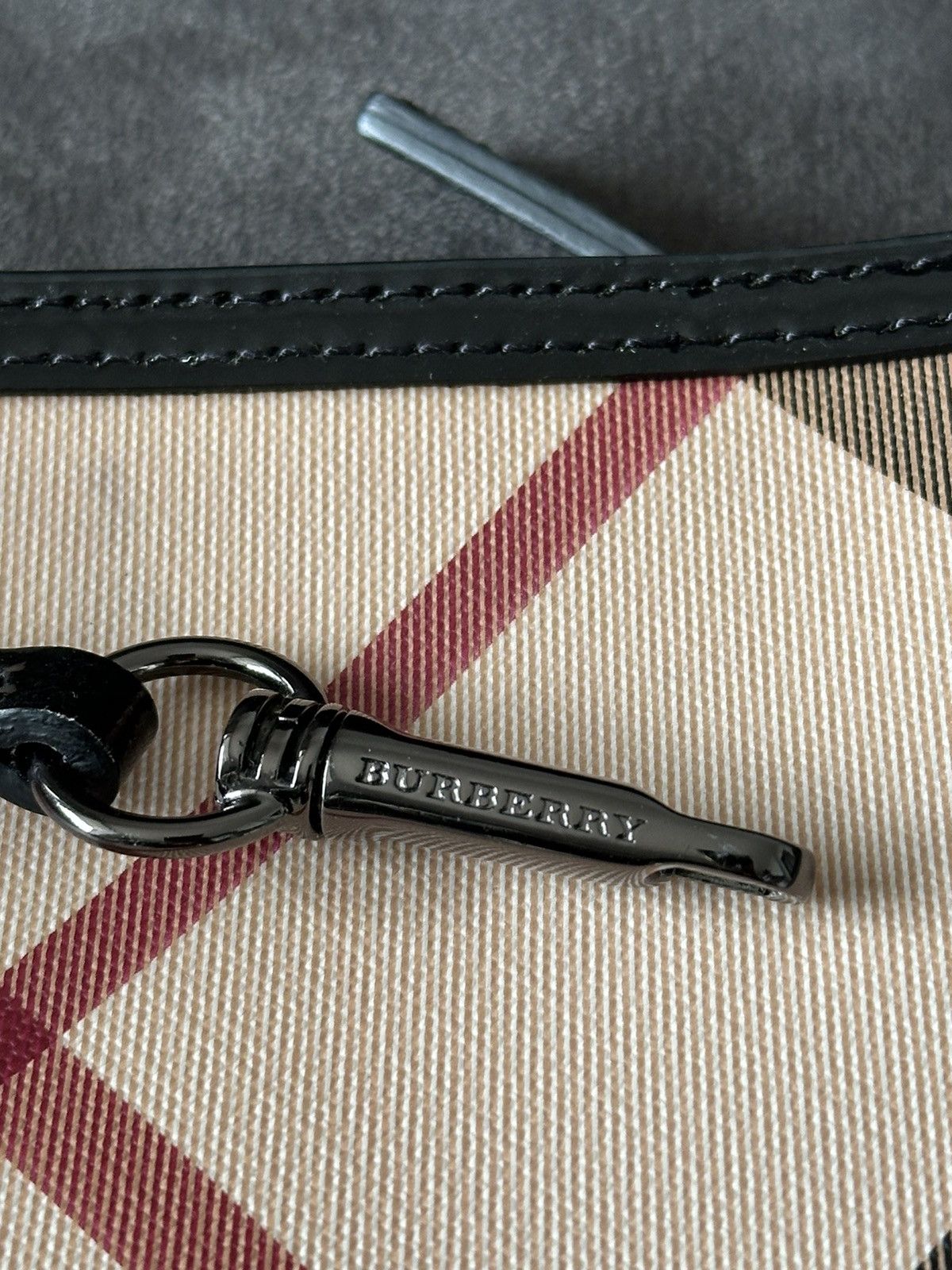 Burberry Burberry Small Nova Check Pouch / Burberry Hand bag Mini Size ONE SIZE - 10 Thumbnail