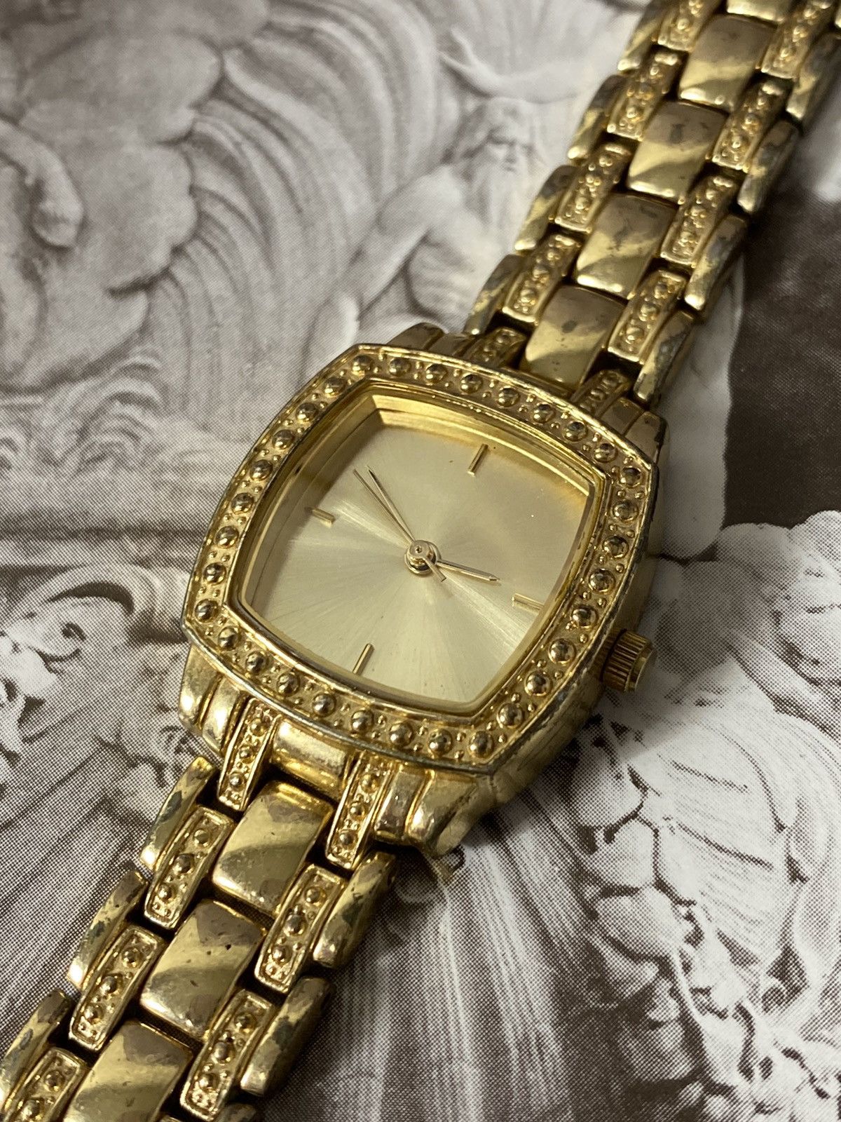 Japanese Brand Vintage Avon Watch Rhinestone Gold Tone Size ONE SIZE - 9 Thumbnail