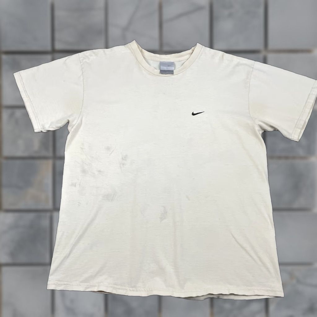 Nike VINTAGE Nike Shirt Mens T-Shirt Adult Large White Embroidered Swoosh Basic Tee 90s Sports Logo Decade Y2K/2000s Size US L / EU 52-54 / 3 - 1 Thumbnail