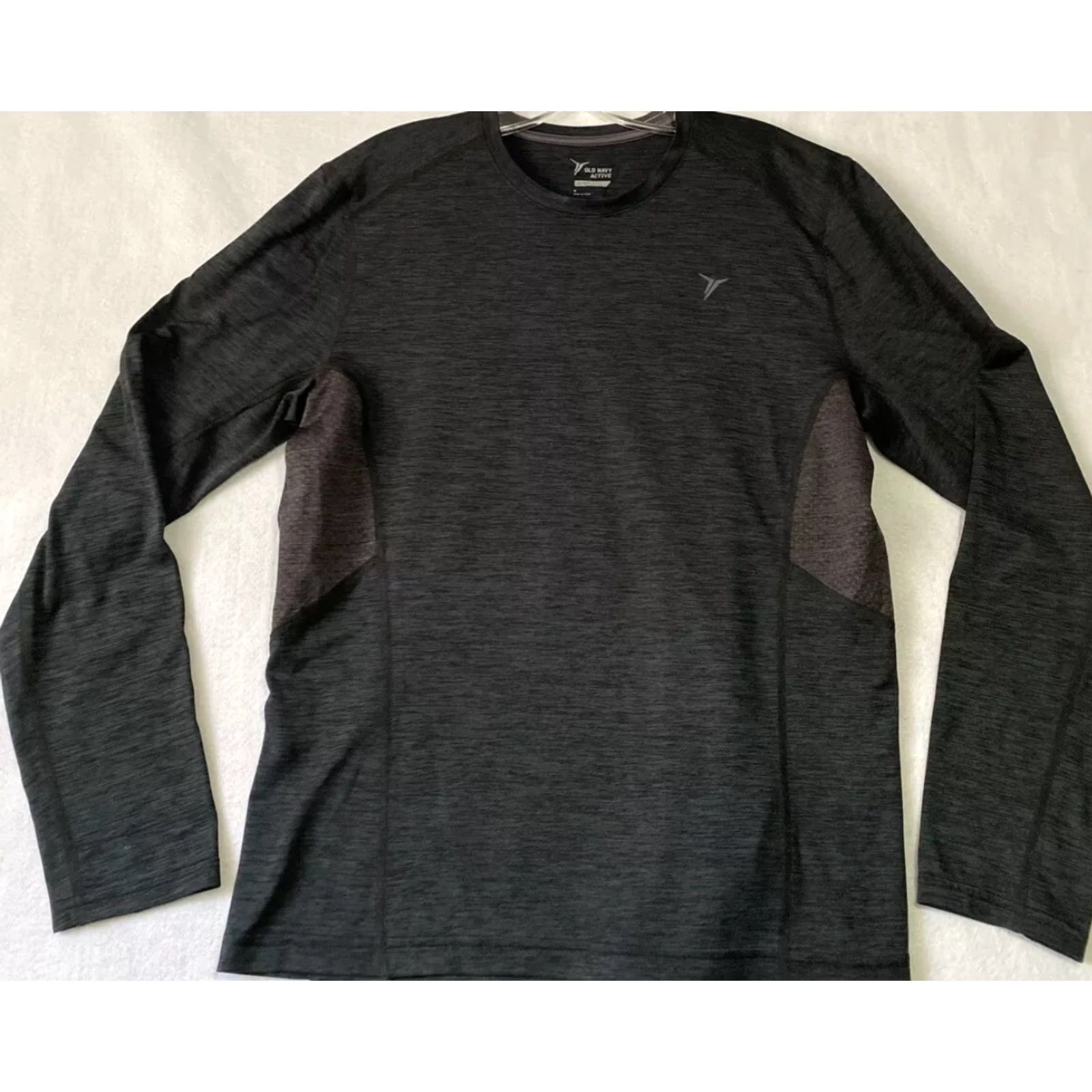 Old Navy Old Navy Active Shirt Mens Size M Go-Dry Long Sleeve Gray Two Tone / 25-21 Shirt Mens M Gray Go-Dry Two Tone Long Sleeve Active Shirt Size US M / EU 48-50 / 2 - 2 Thumbnail