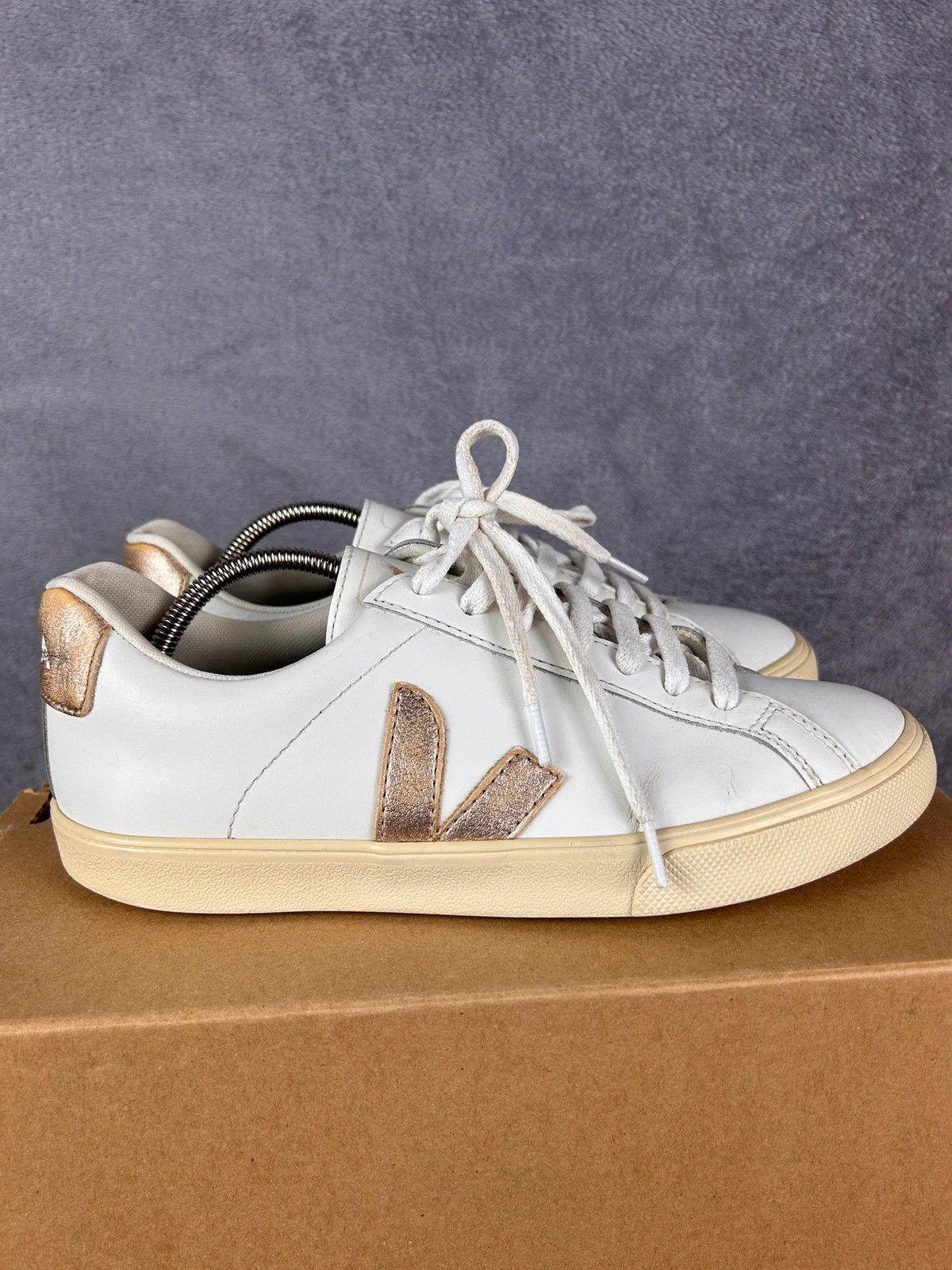 Designer × Veja Wata Veja leather white gold sneakers Size US 7 / IT 37 - 4 Thumbnail