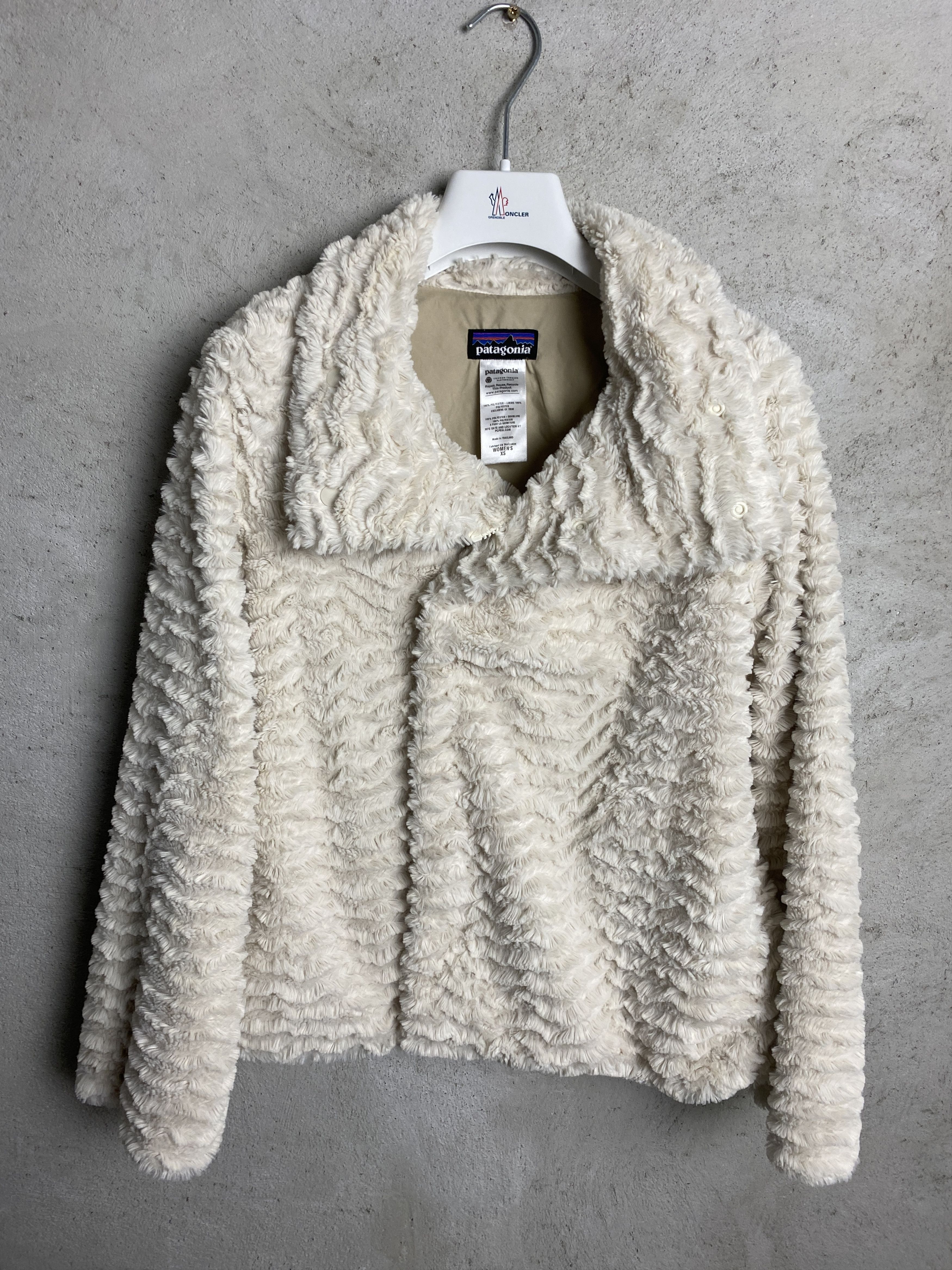Patagonia Patagonia Faux Fur jacket fuzzy snap outdoor Size XS / US 0-2 / IT 36-38 - 3 Thumbnail