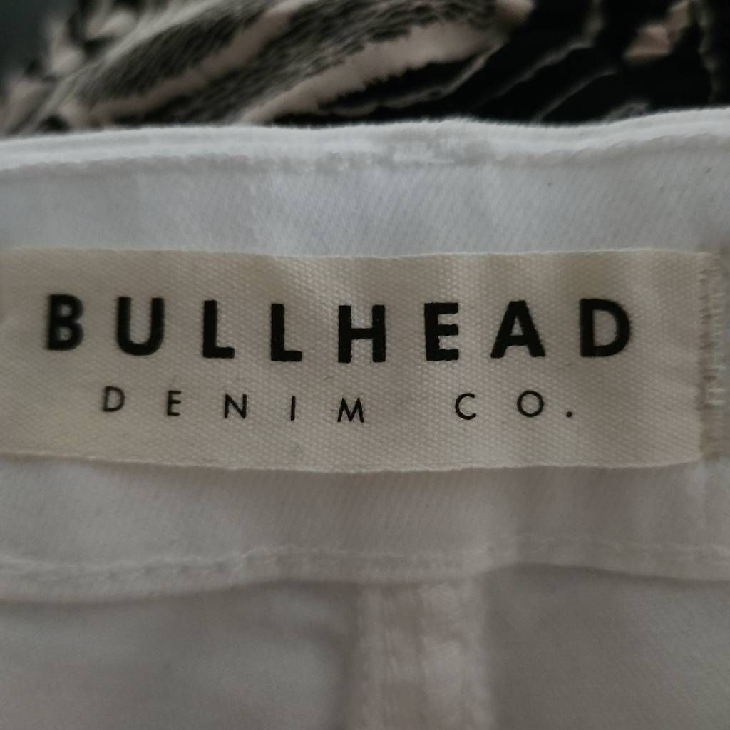 Bullhead Denim Co. Bullhead Denim Women's Size 11 White Crochet Detail High Ris Size 28" / US 6 / IT 42 - 4 Thumbnail