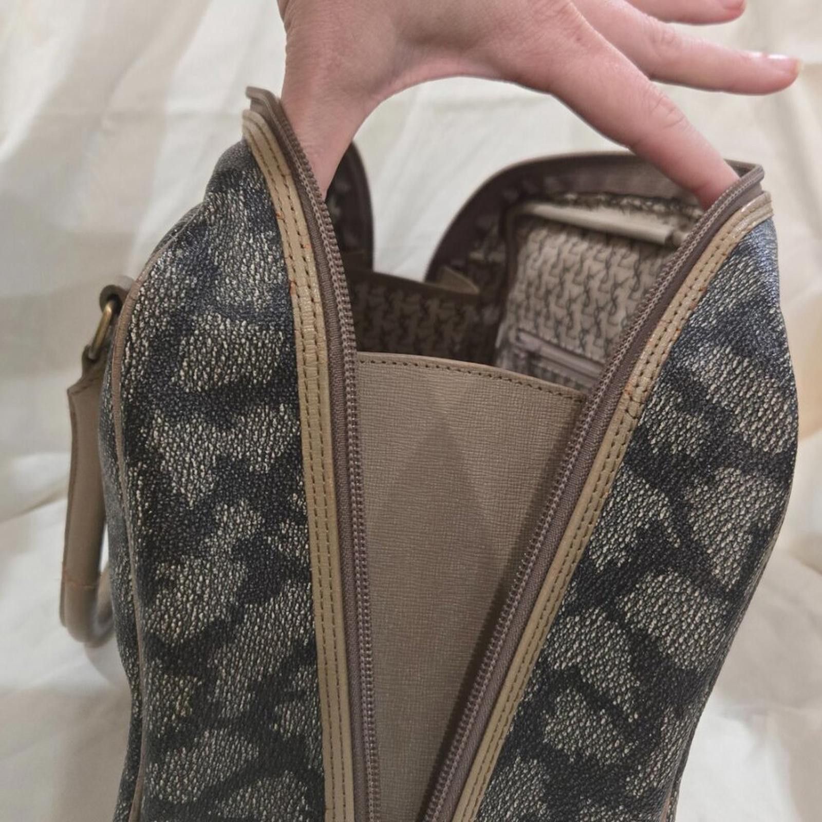 Yves Saint Laurent Vintage YSL Yves Saint Laurent Top Handle Bag w/COA Size ONE SIZE - 7 Thumbnail