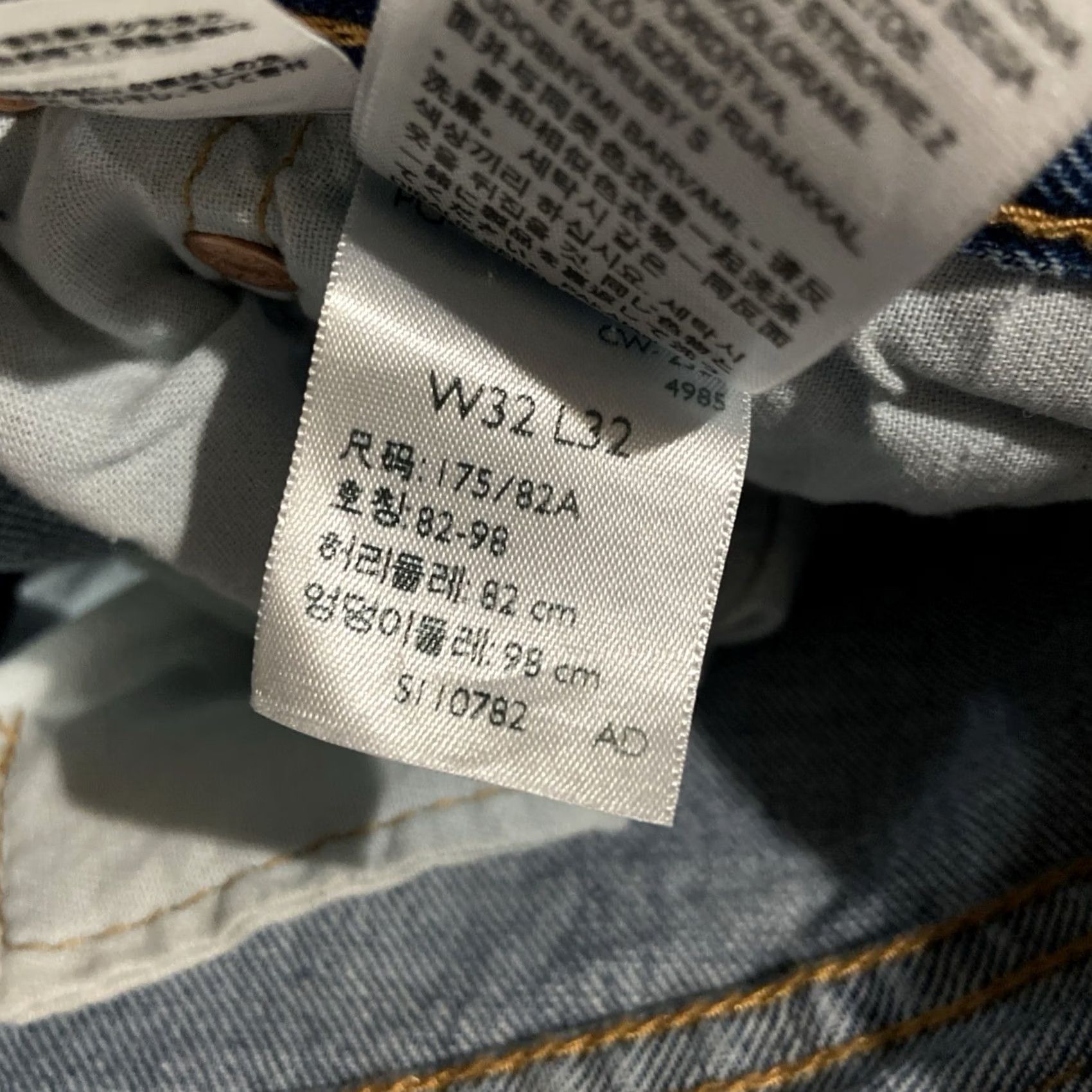 Levi's Levi's 501 Jeans Men 32x32 Blue Straight Classic Medium Wash 5-Pocket Denim Button Fly Logo Size US 32 / EU 48 - 3 Thumbnail