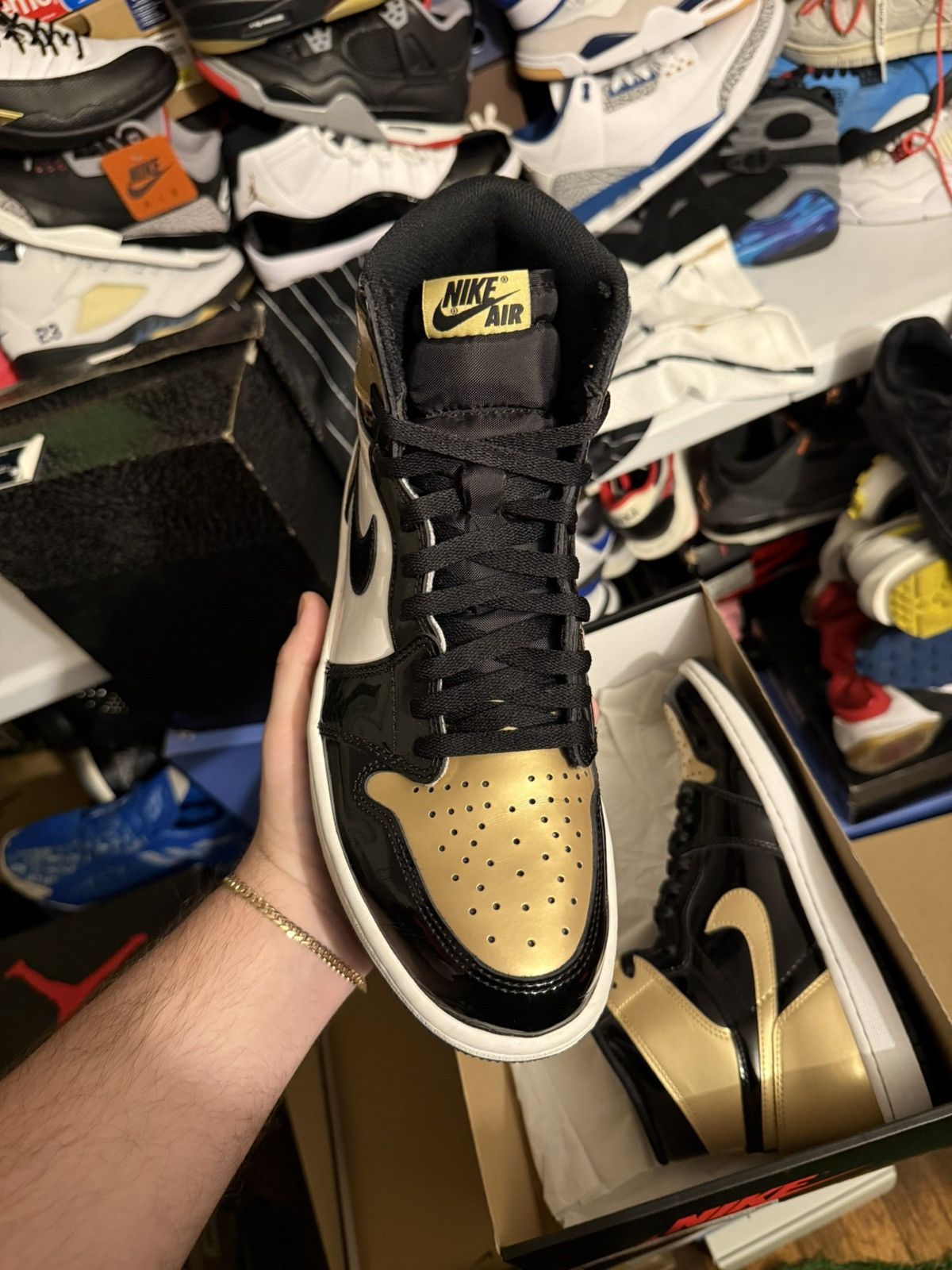 Jordan Brand Jordan retro 1 gold toe sz 10 Size US 10 / EU 43 - 2 Thumbnail