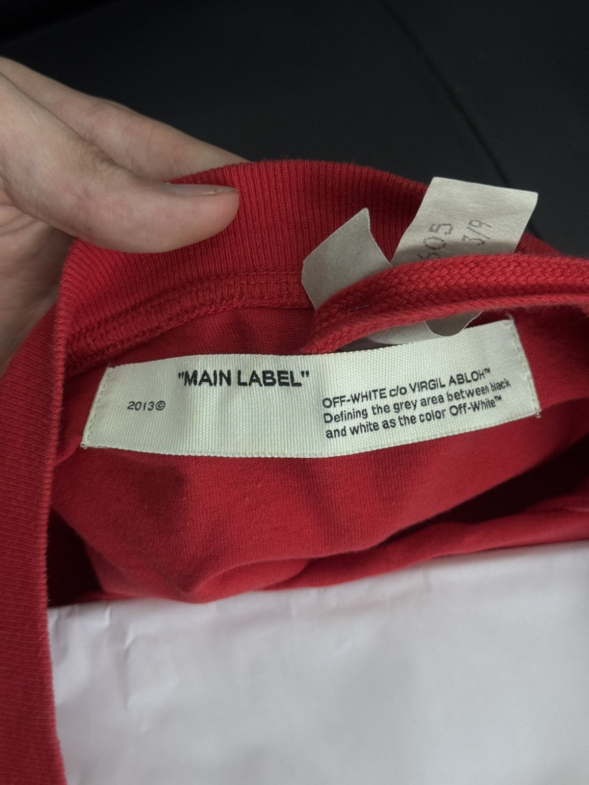 Off-White Off White Tee Shirt Size Large Red Pre Owned Dry Cleaned Size US L / EU 52-54 / 3 - 16 Thumbnail
