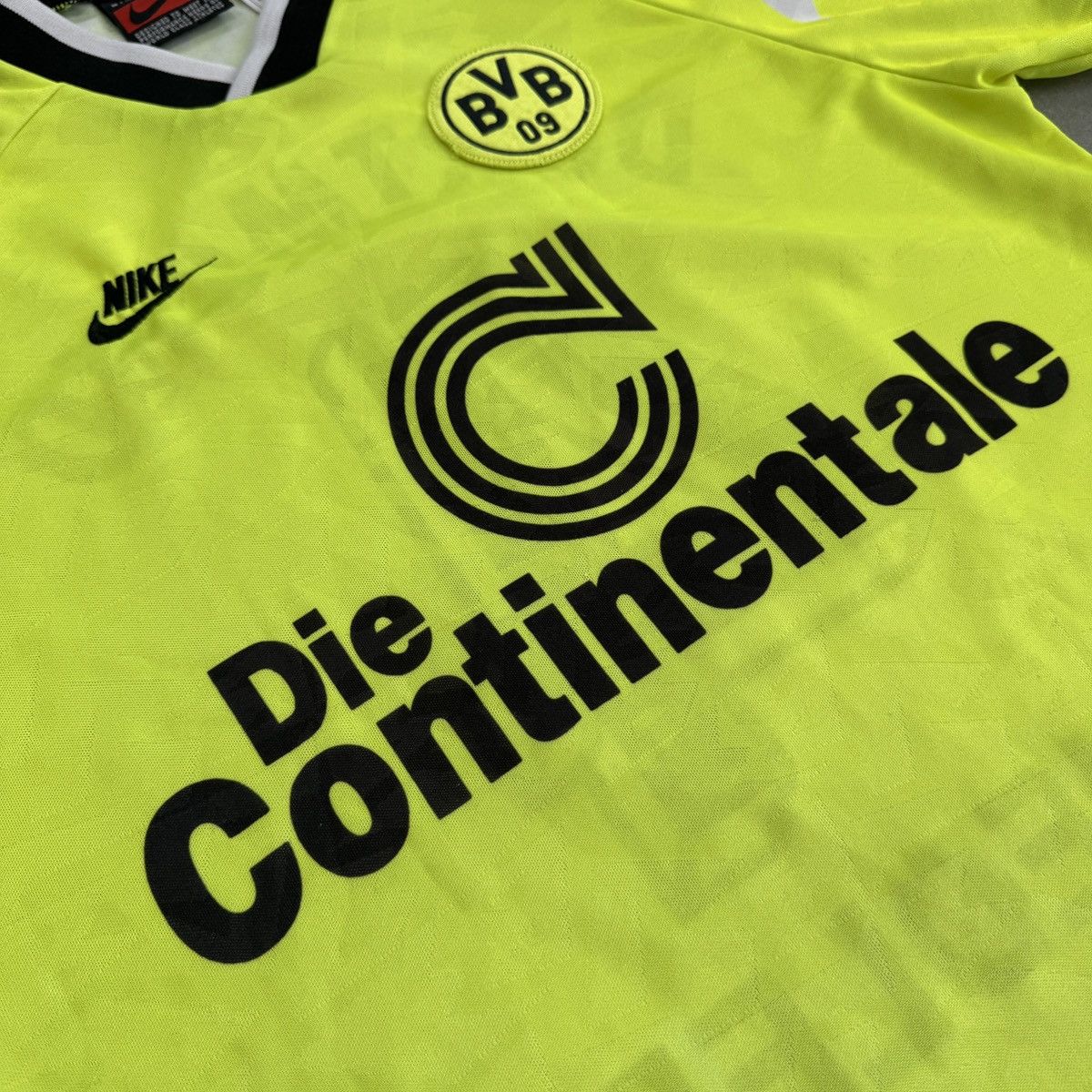 Nike Vintage Nike Borussia Dortmund 1995/1996 Home Soccer Shirt Size US M / EU 48-50 / 2 - 9 Thumbnail