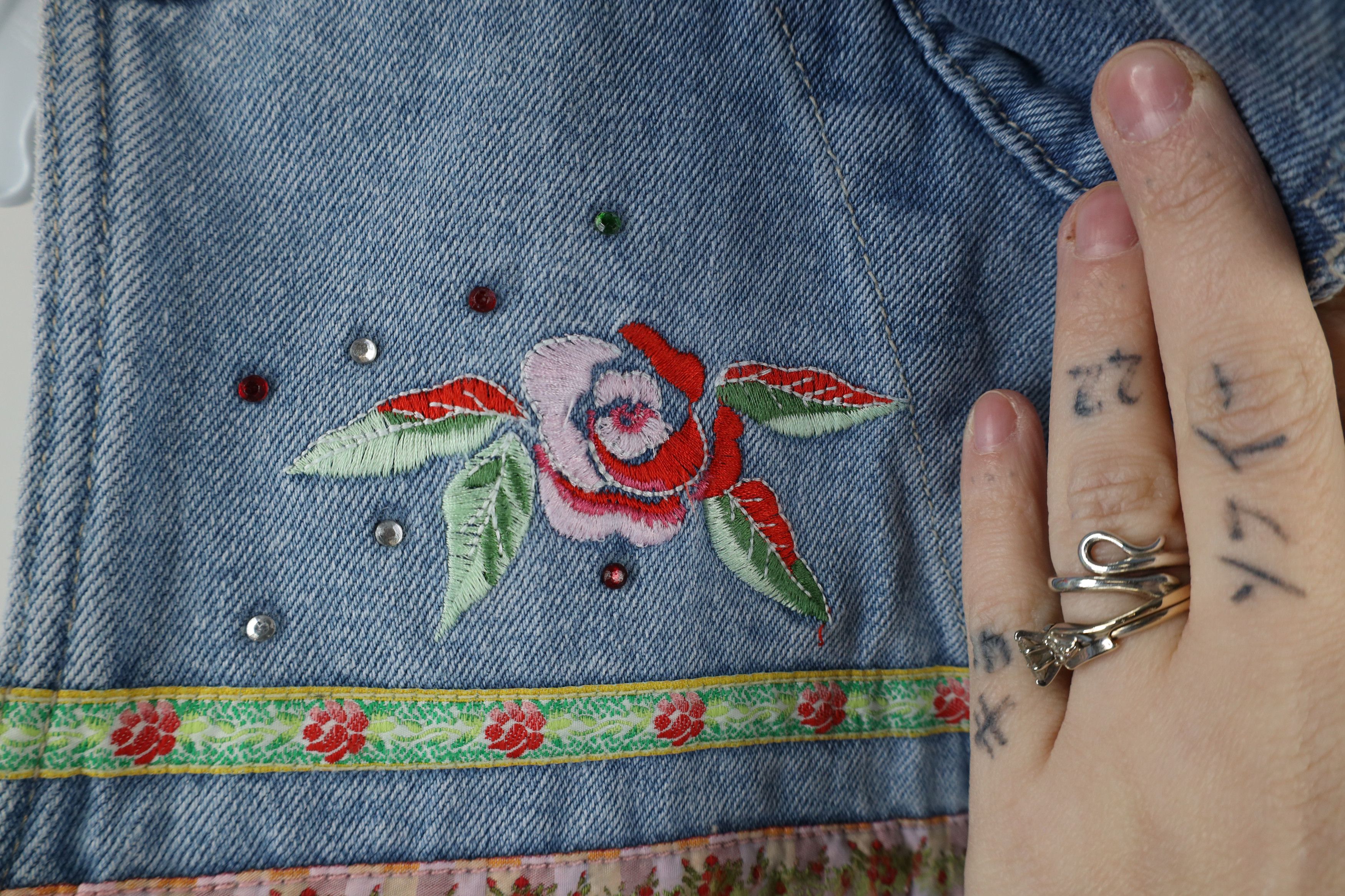 Vintage Vintage 90s Streetwear Flower Sequin Denim Jean Vest Jacket Size M / US 6-8 / IT 42-44 - 6 Thumbnail