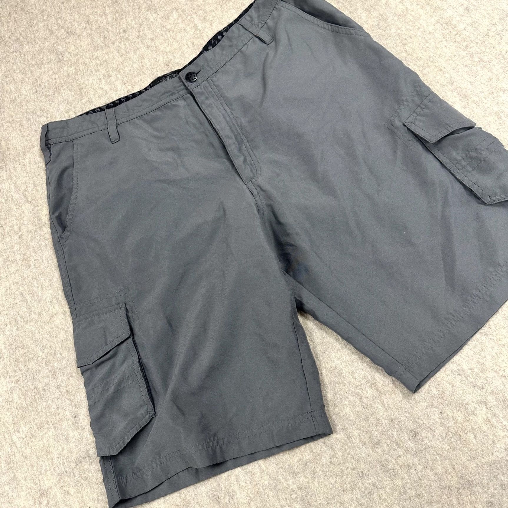 Vintage Hart and Huntington Gray Shorts Mens 36 Polyester Cargo Utility Pockets Skate Urban 36 Mens Gray Shorts Hart and Huntington Cargo Shorts 36 Mens Gray Size US 36 / EU 52 - 2 Thumbnail