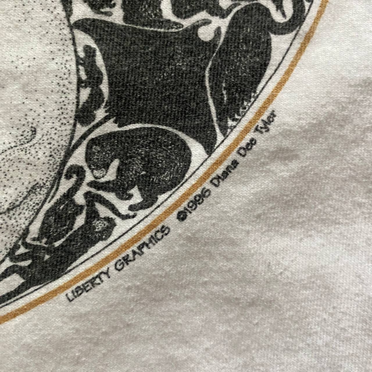 Vintage Vintage 1996 Diana Dee Tyler Liberty Yin and Yang T Shirt Size US L / EU 52-54 / 3 - 3 Thumbnail